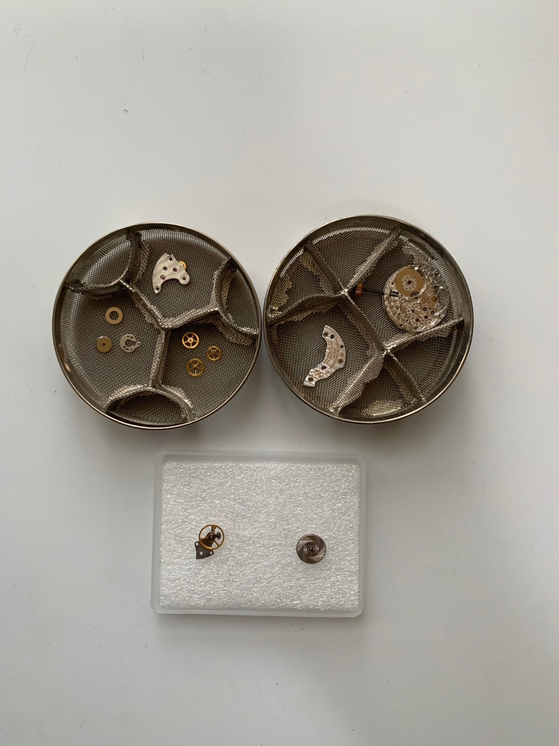 ヴァシュロン・コンスタンタン エッセンシャル 31039/1 手巻き Cal.1132.2 750 革 純正尾錠(750) シャンパン文字盤 オーバーホール済み