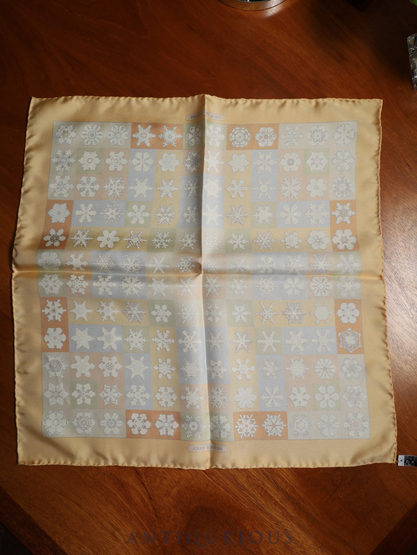 エルメス スカーフ カレ45 雪の結晶 SILK100% 箱