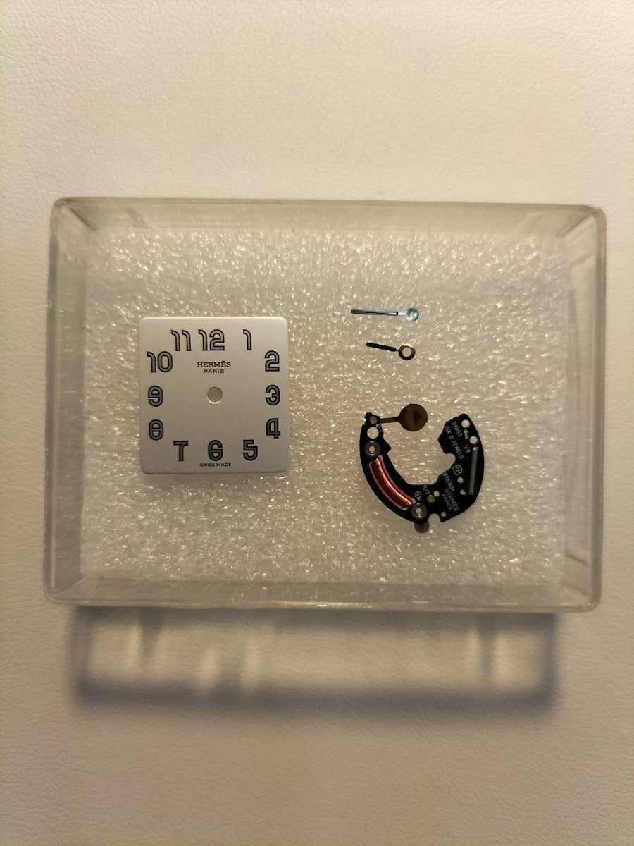 エルメス ケープコッド CC1.210.220 / VBNI クォーツ Cal.976.001 SS 革 純正尾錠(SS)シルバー文字盤 箱 冊子 保証書(2001年)純正革ベルト(□H刻印:2004年)オーバーホール済み