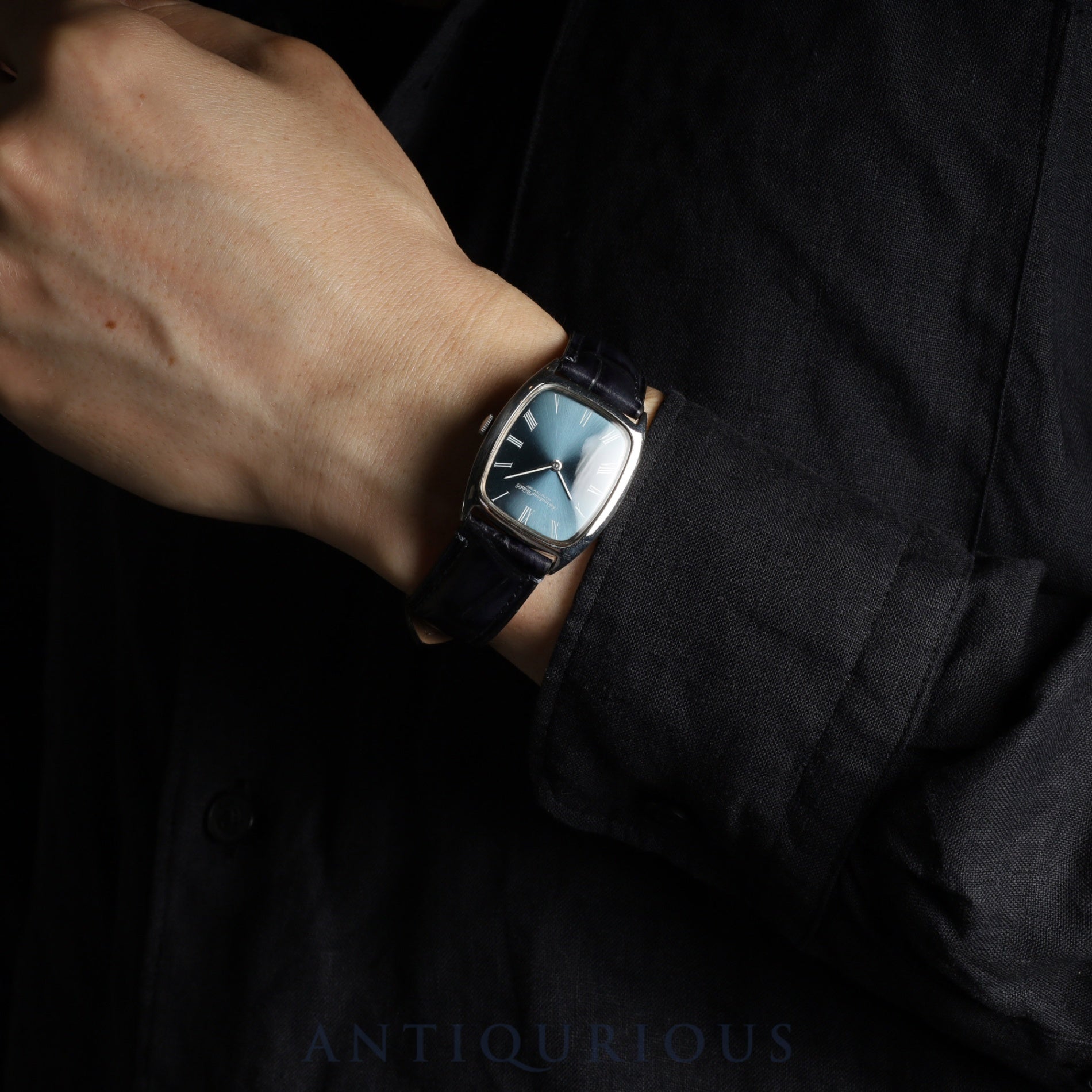 IWC オールドインター シャウハウゼン 2582 手巻き Cal.423 SS 革 社外尾錠 ブルーローマン文字盤 オーバーホール済み