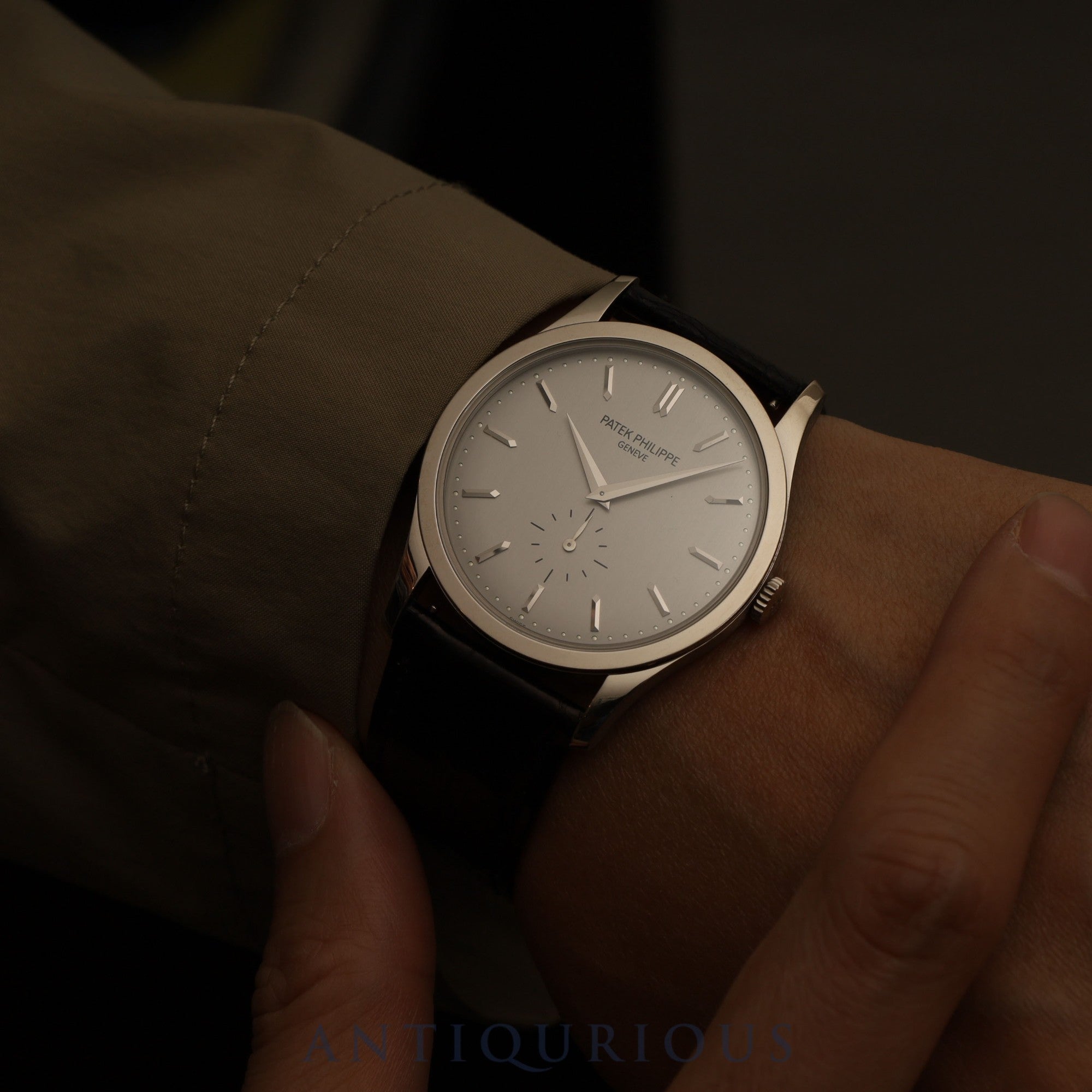 Patek Philippe Calatrava 5196G-001 Manual Winding Caliber 215PS 750 Genuine Leather Strap Genuine Buckle (750) Silver Dial Case Booklet Warranty (2015) Overhauled