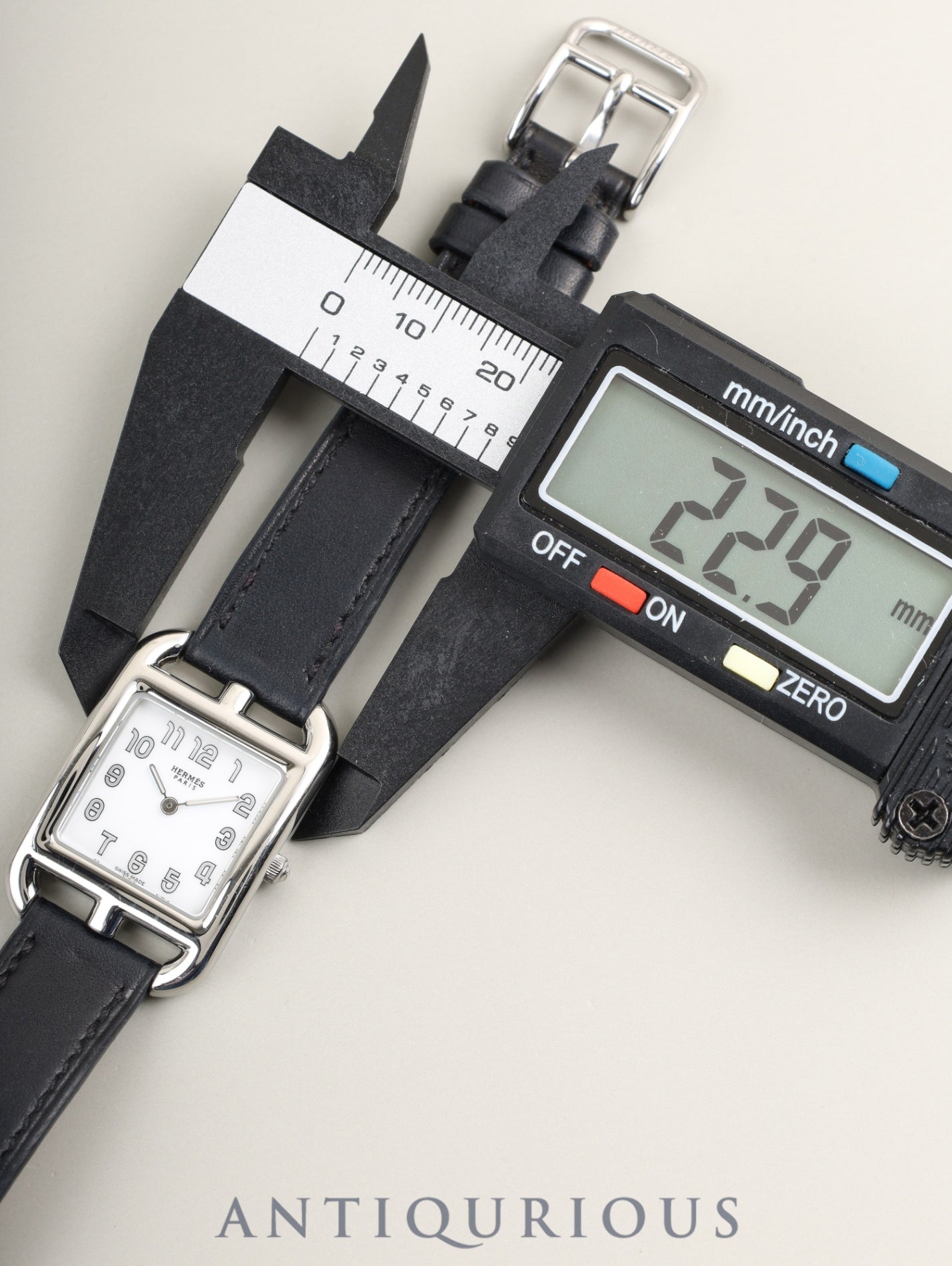 エルメス ケープコッド CC1.210a クォーツ Cal.976.001 SS 純正革ベルト（D刻印：2019年）純正ピンバックル（SS）ホワイトアラビア文字盤 箱 冊子 保証書（個人名記載あり）オーバーホール済み
