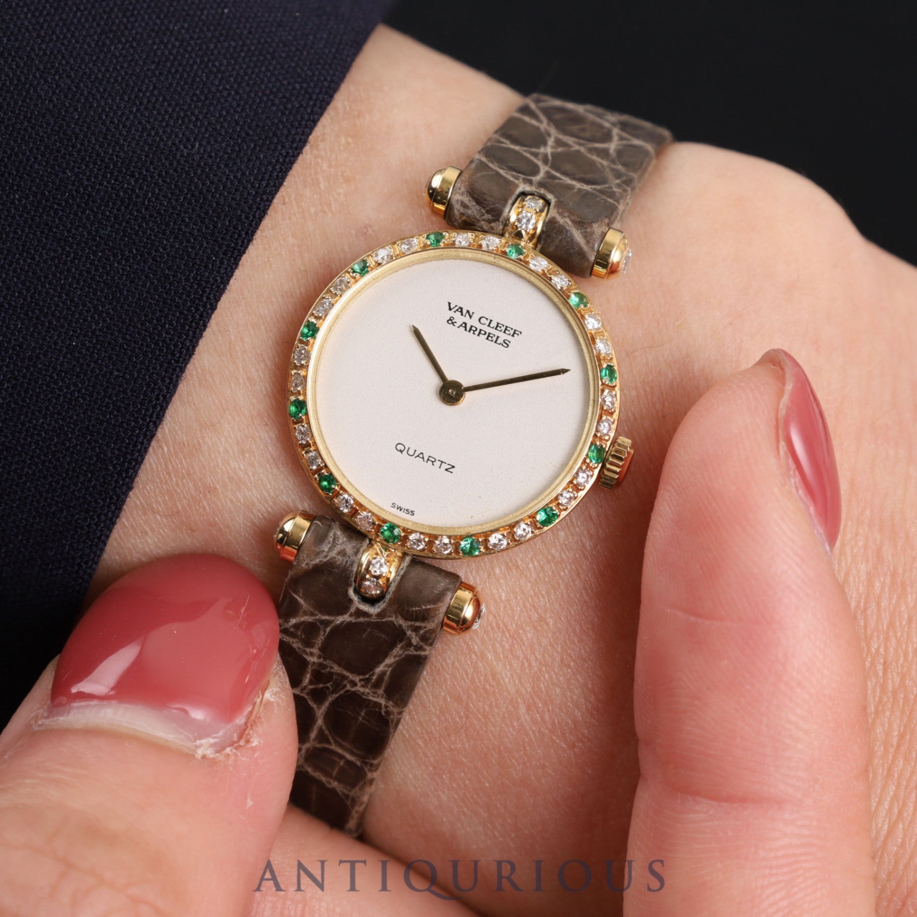 Van Cleef &amp; Arpels Round 18901B1 Diamond Emerald Quartz YG Genuine Leather Strap Genuine Buckle (YG) Ivory Dial Overhauled