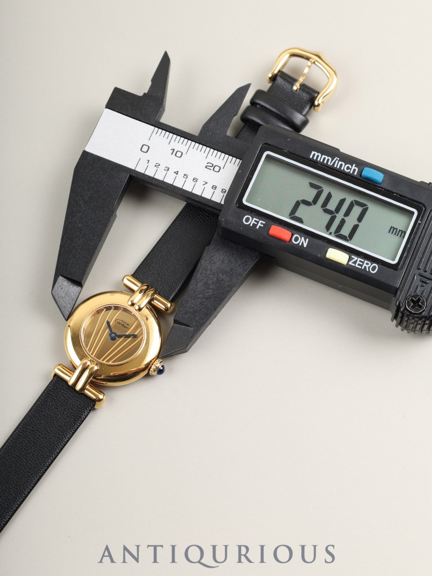 カルティエ マストコリゼ W1000553 / 590002 クォーツ SV925 革 純正ピンバックル（GP）ゴールド文字盤（SWISS MADE表記）箱 冊子 保証書（1991年 / 個人名記載あり）カルティエブティックにてコンプリートサービス済み