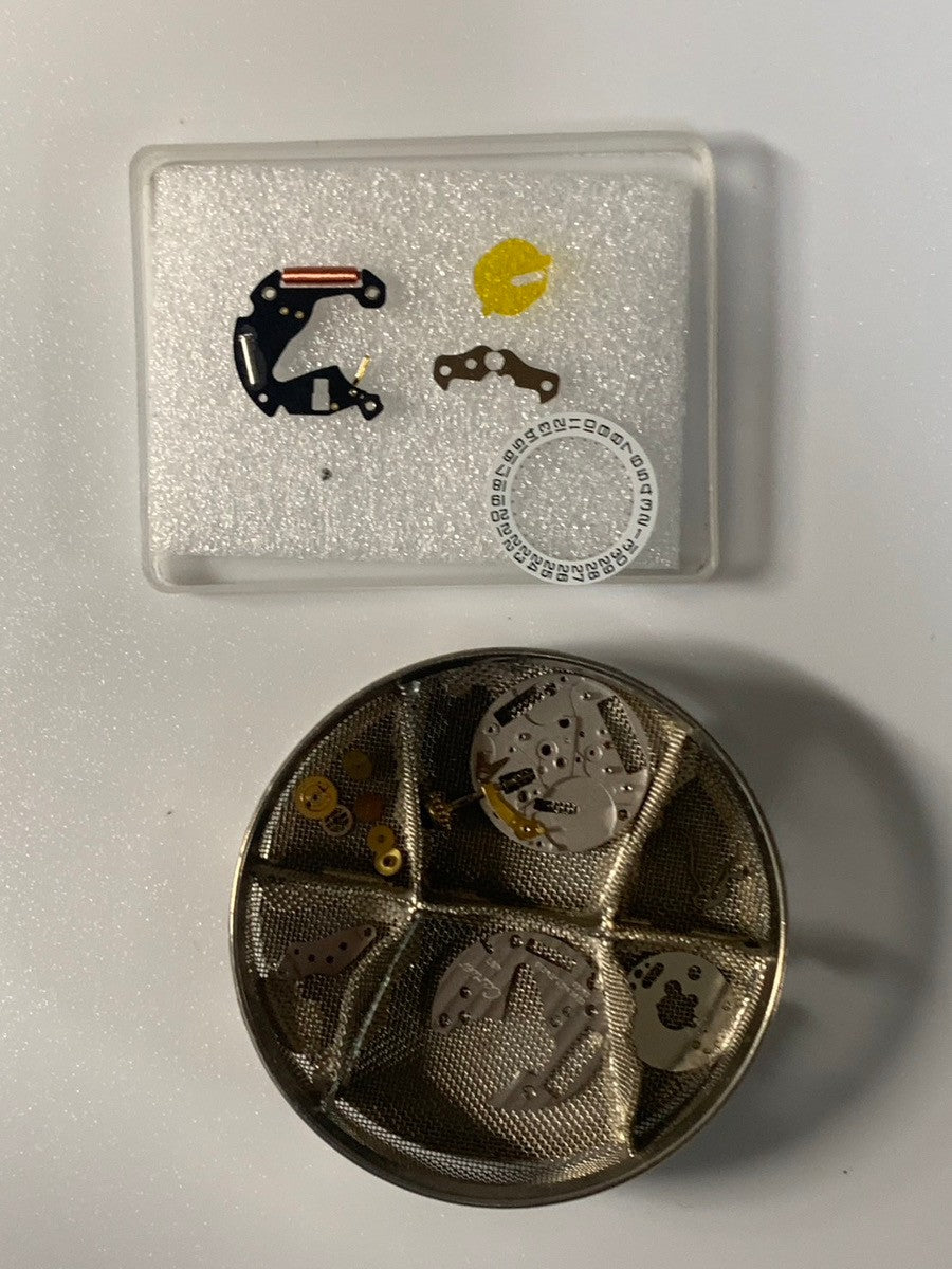 Cartier Must Tank GM (XL) 2413 Quartz Caliber 687 SV925 Leather Strap with Genuine GP Buckle, Ivory Roman Dial (SWISS MADE Marking), Overhauled