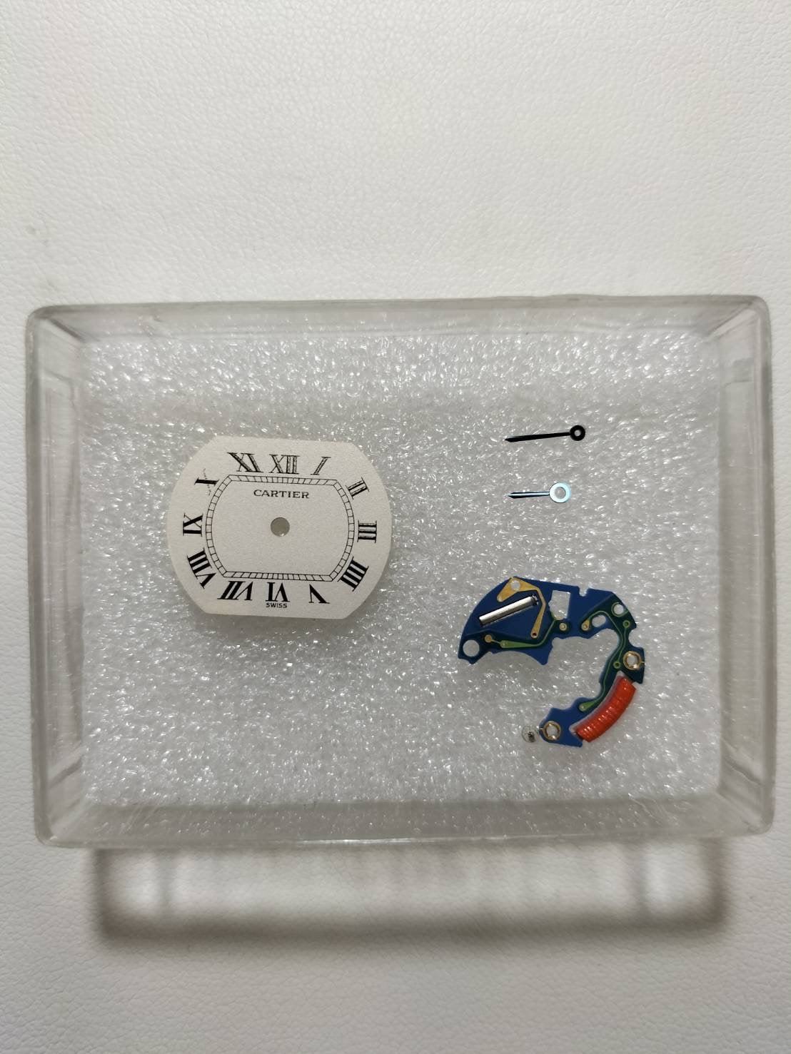 カルティエ エリプス アールデコ SM W1513656 / 1480 クォーツ Cal.057 750YG 純正革ベルト 純正ピンバックル（750YG）アイボリーローマン文字盤（SWISS表記） 箱 保証書（1995年）冊子 オーバーホール済み
