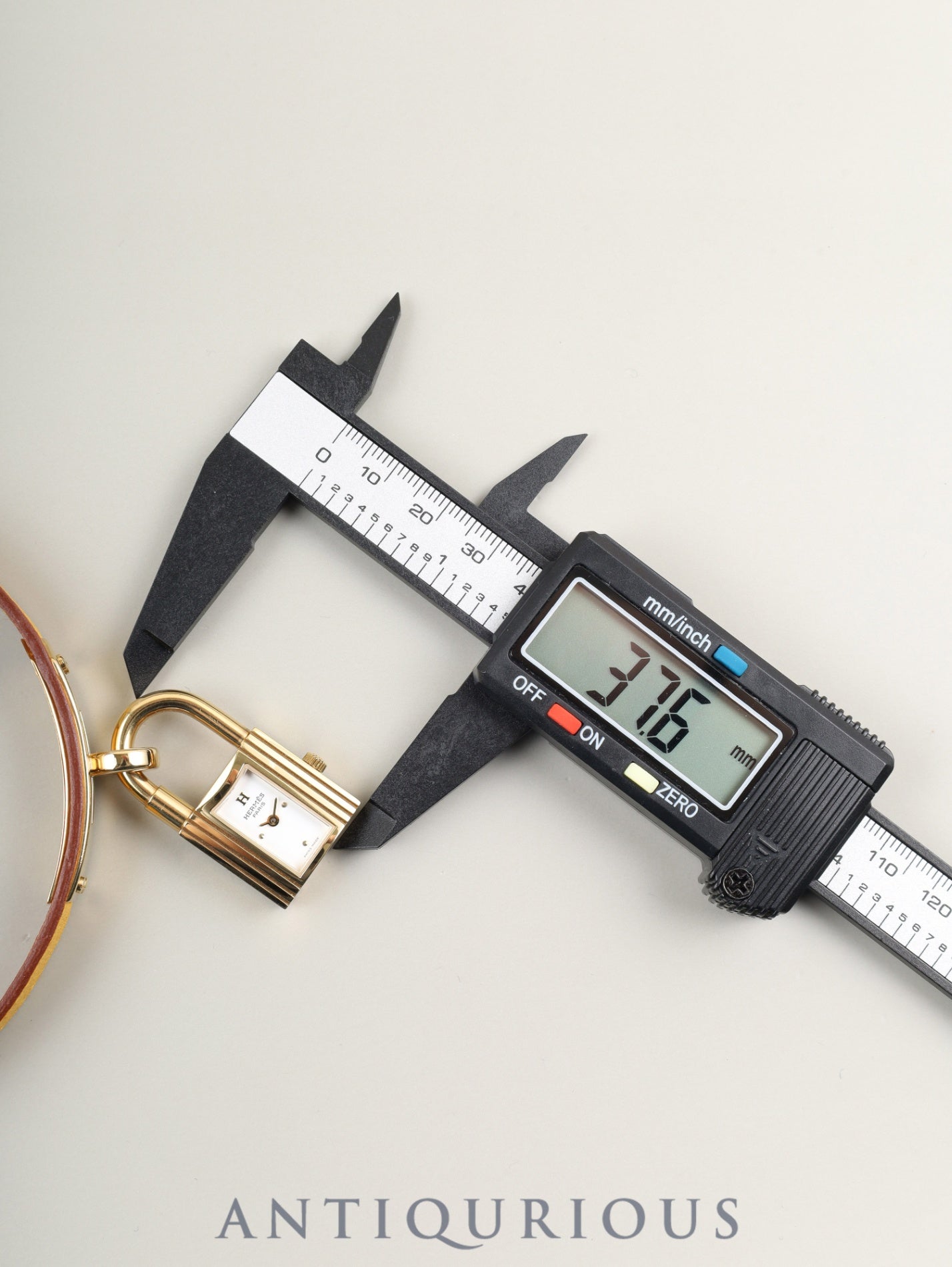 エルメス ケリーウォッチ KE1.210 クォーツ Cal.100.106 GP 純正革ベルト（□A刻印：1997年 ） 純正尾錠（GP） ホワイト文字盤 箱 ケース 冊子 保証書（2001年）オーバーホール済み