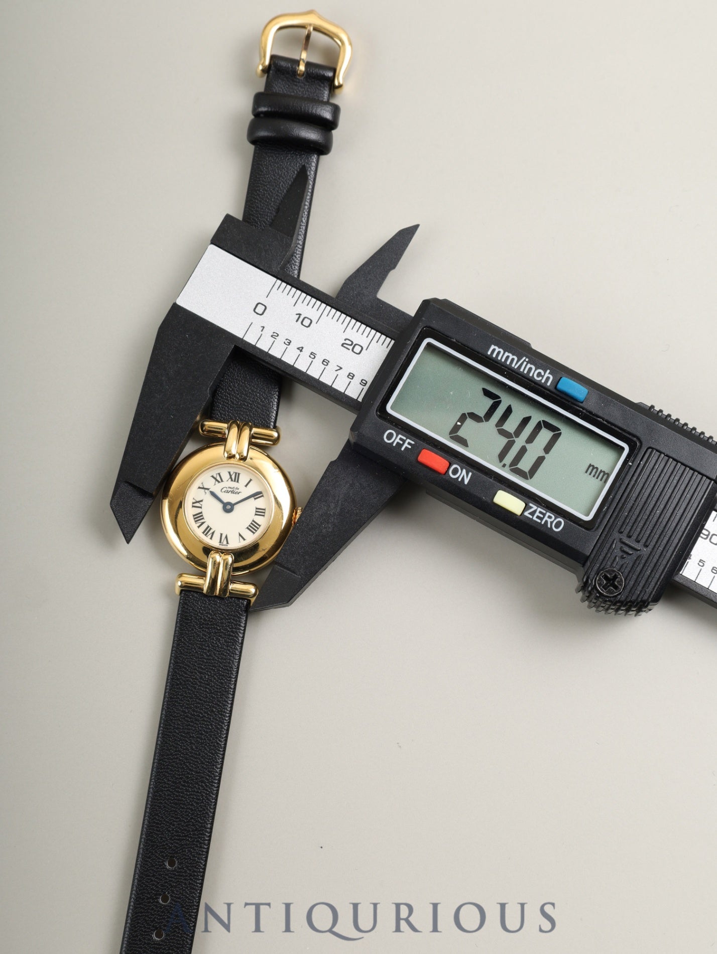 カルティエ マストコリゼ 590002 クォーツ SV925 革 純正ピンバックル（GP）アイボリーローマン文字盤 カルティエブティックにてコンプリートサービス（フルメンテナンス）済み