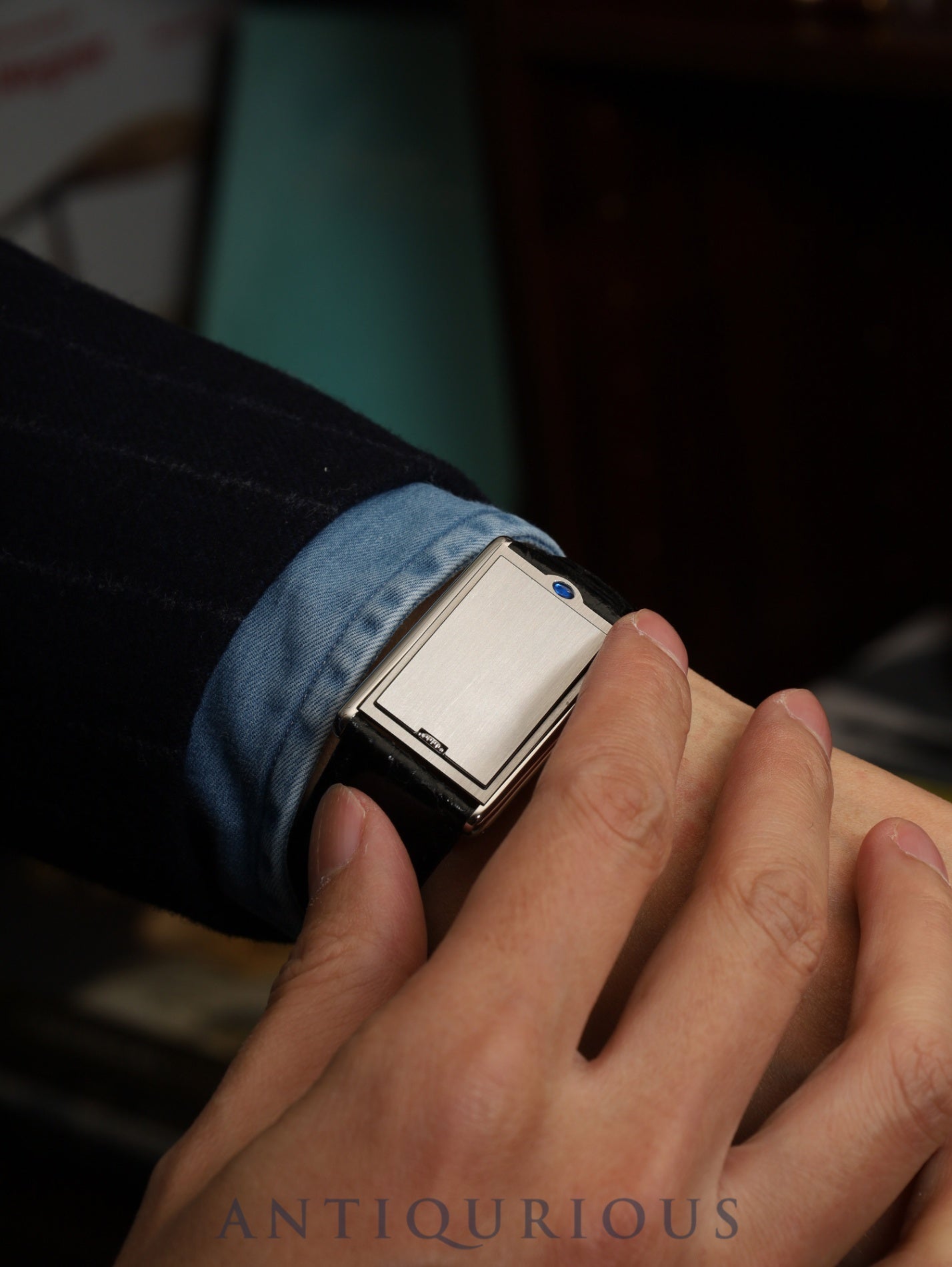 カルティエ タンク バスキュラント LM W1011358 / 2390 手巻き Cal.061 SS 革 純正ピンバックル（SS） ホワイトローマン文字盤 箱 保証書 オーバーホール済み