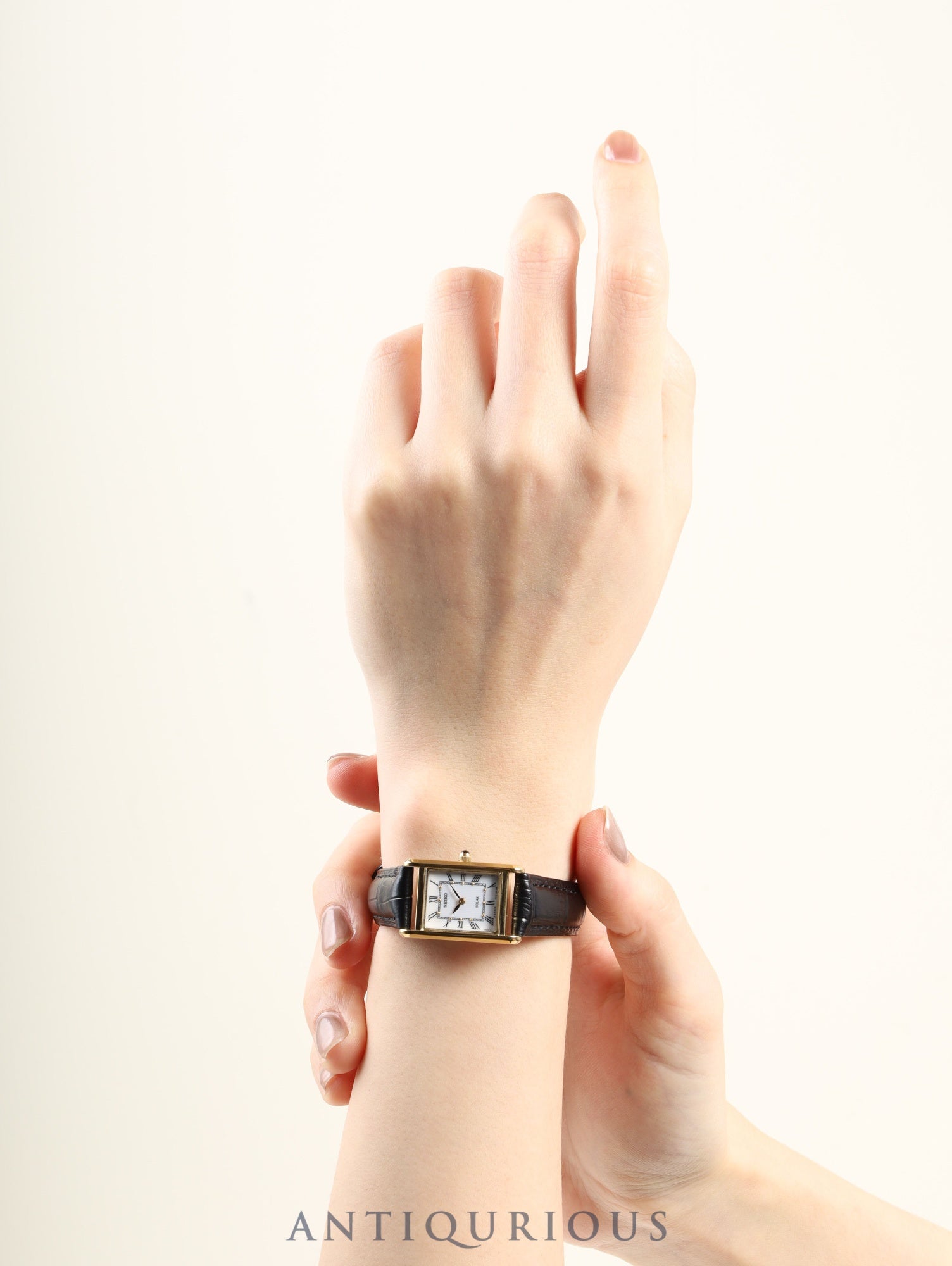 セイコー SUP250P/V115-0BD0 北米限定逆輸入モデル ソーラー GP/SS 革 純正尾錠（GP）ホワイトローマン文字盤 オーバーホール済み