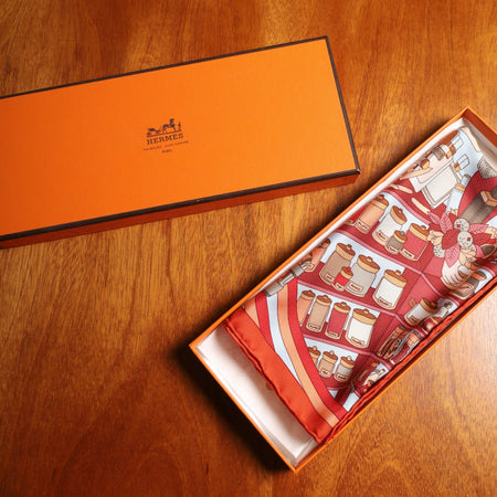 エルメス スカーフ カレ45 MONSIEUR PARFUM ルージュブリック SILK100% 箱 紙タグ
