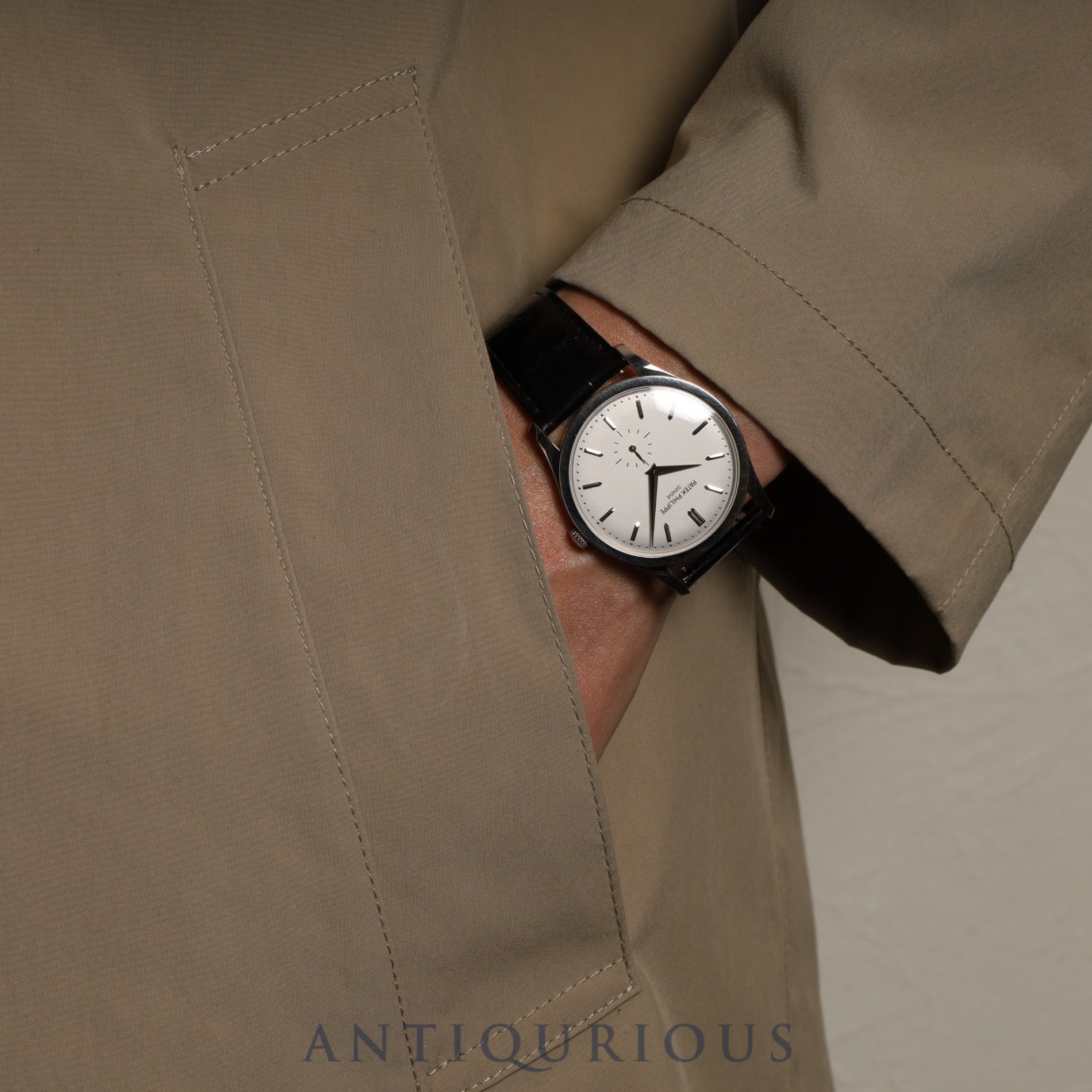 パテック・フィリップ カラトラバ 5196Gー001 手巻き Cal.215PS 750 純正革ベルト 純正尾錠（750）シルバー文字盤 ケース 冊子 保証書（2015年）オーバーホール済み