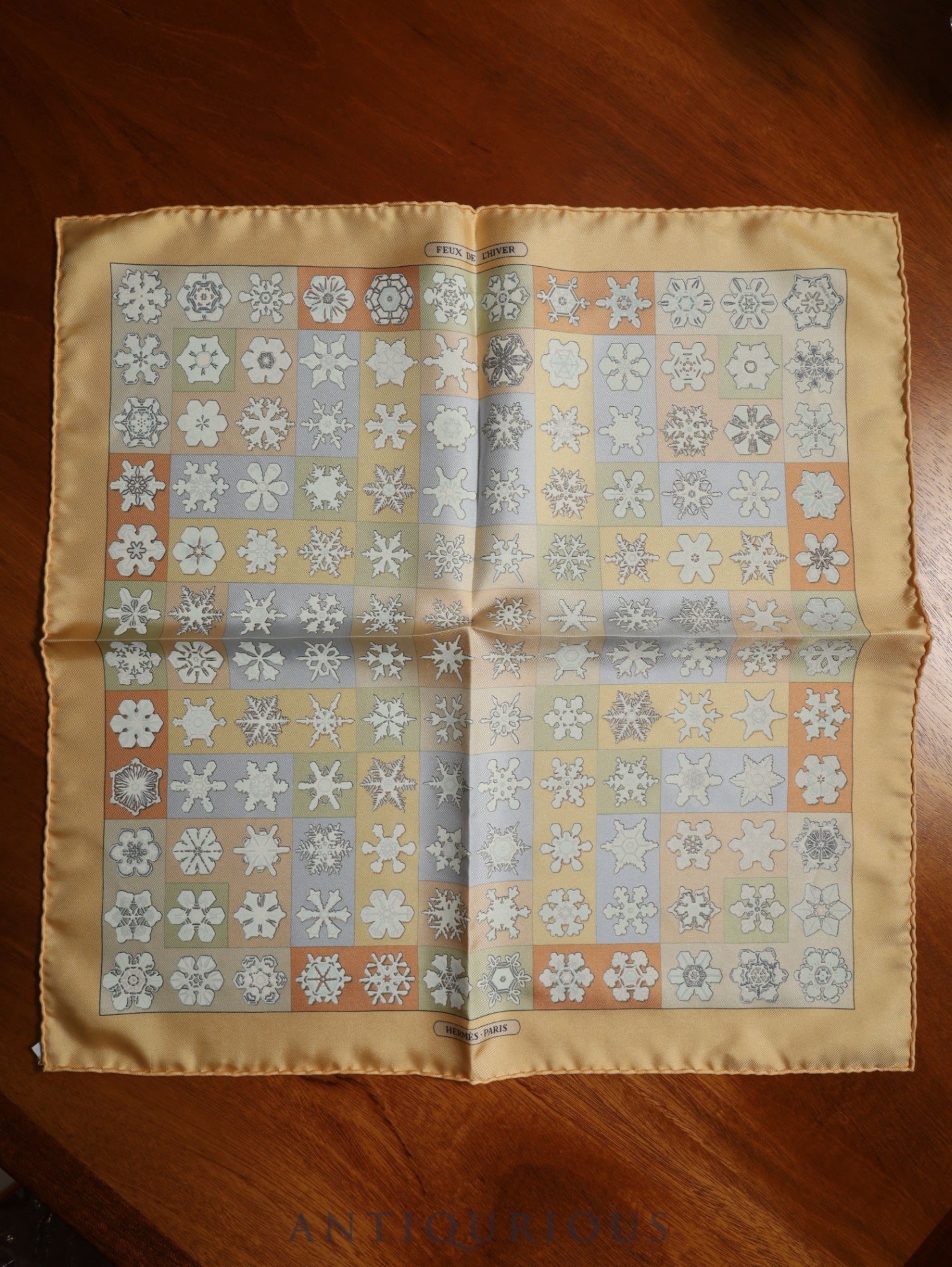 エルメス スカーフ カレ45 雪の結晶 SILK100% 箱