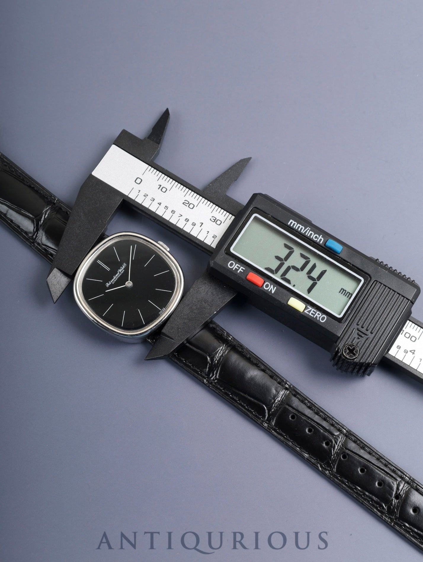 IWCオールドインター 2584 手巻き SS 革 純正ピンバックル（SS）ブラック文字盤 (SWISS表記）純正レザーベルト付き オーバーホール済み アイダブリュシー