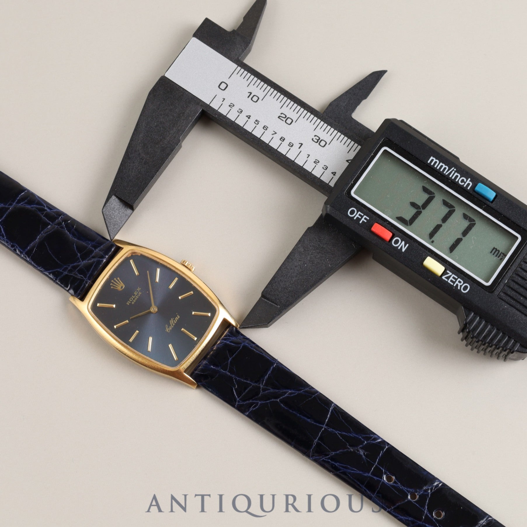 ROLEX CELLINI 3807 Manual winding Cal.1600 YG Leather Genuine buckle (GP) Blue dial No. 27 (1969) Overhauled