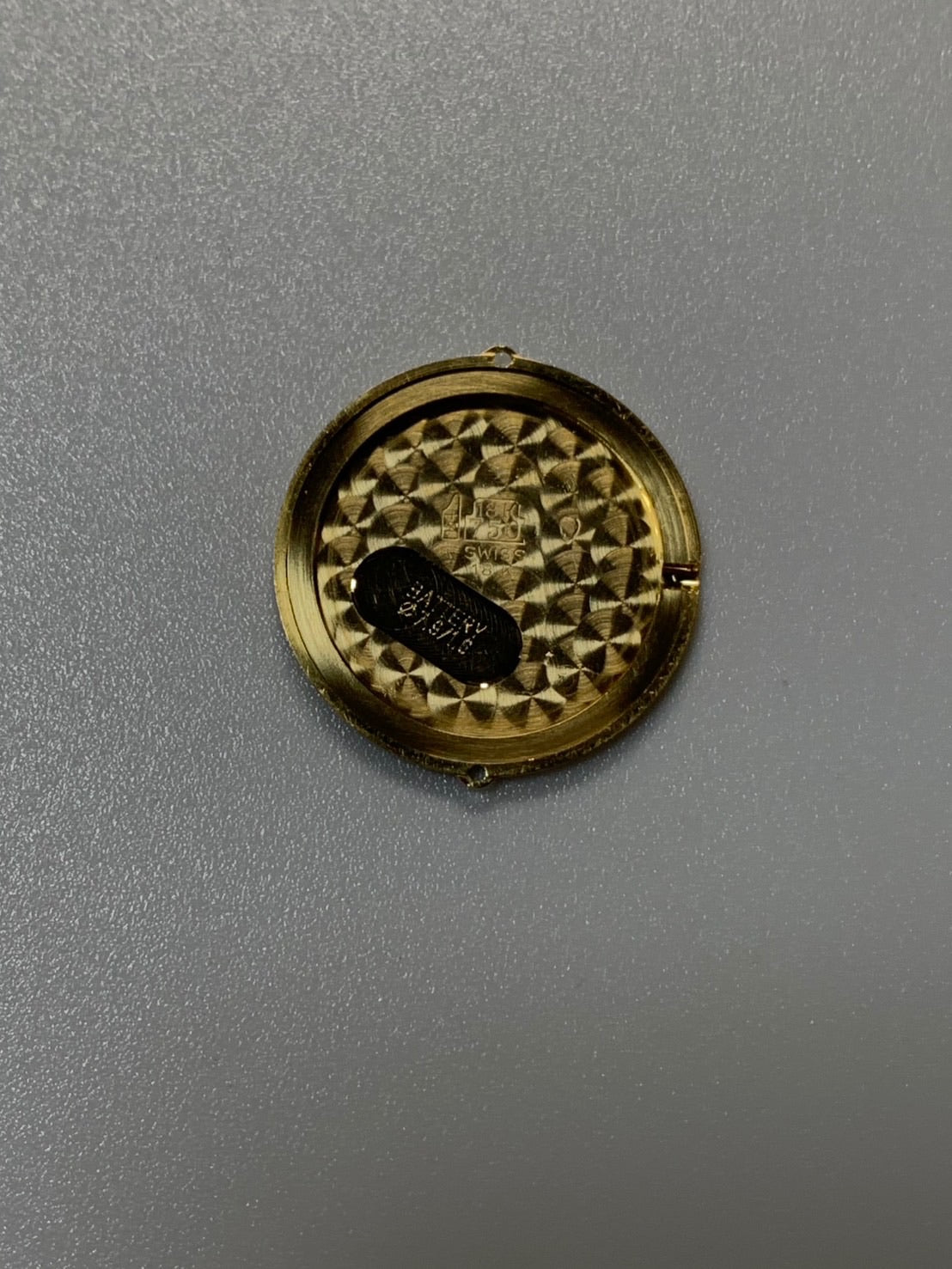 カルティエ ヴァンドーム トリニティ VLC LM 85533553/81003 クォーツ Cal.690 750YG 革 純正ピンバックル（GP） ホワイトローマン文字盤（SWISS MADE表記）  オーバーホール済み