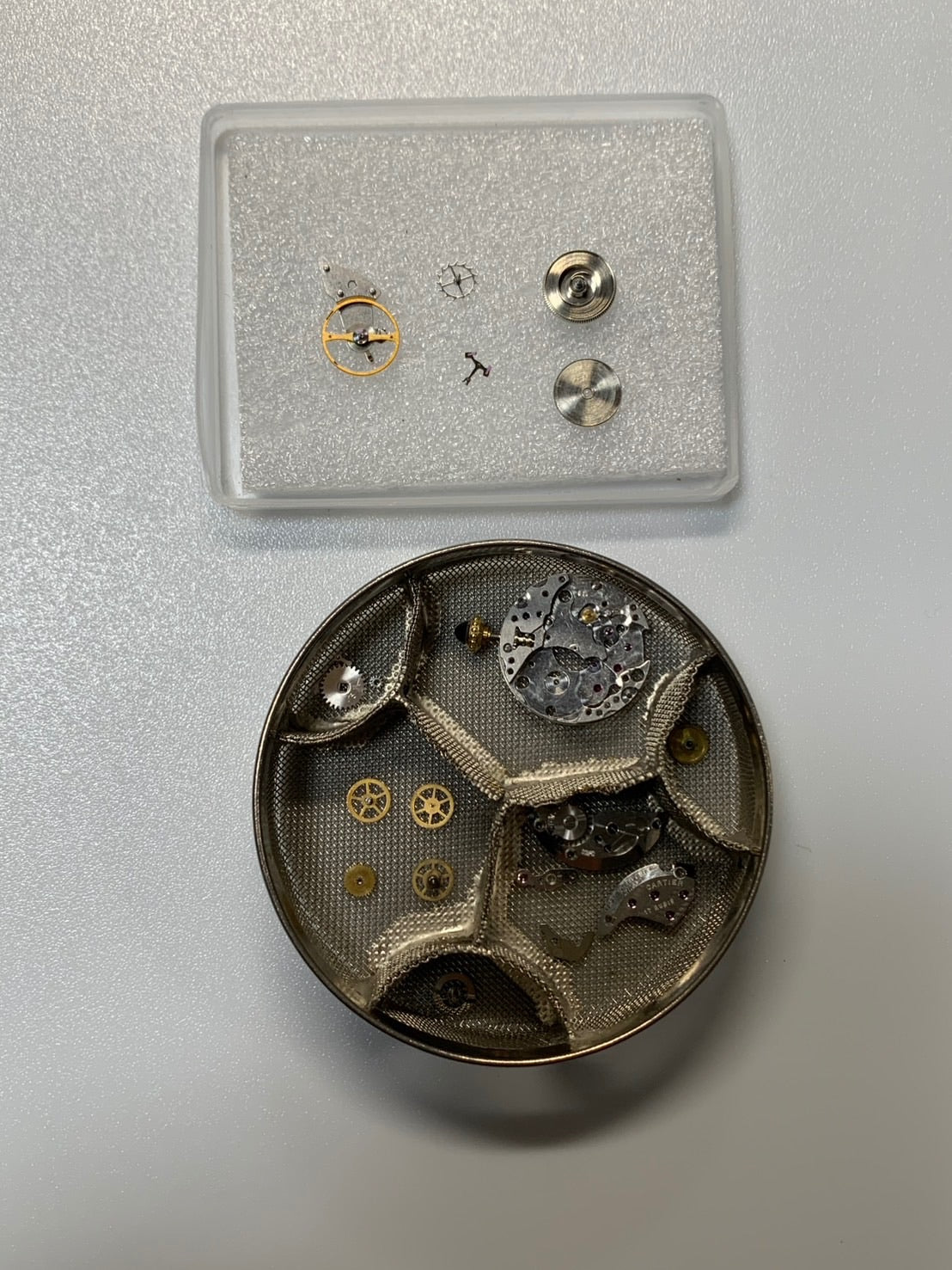 カルティエ タンクルイカルティエ SM 78087 手巻き Cal.ETA2512 750YG 革 純正ピンバックル（GP）ホワイトローマン文字盤（SWISS表記 ）保証書（1984年 /個人名記載あり）冊子 オーバーホール済み