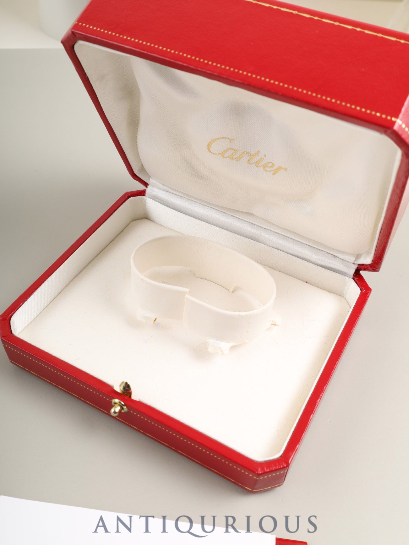 Cartier Must Trinity W1010644 / 2735 Quartz SV925 Leather with original buckle (GP), silver Roman dial, box, warranty (1999), booklets, tag, and original leather strap. Complete service performed at Cartier boutique.