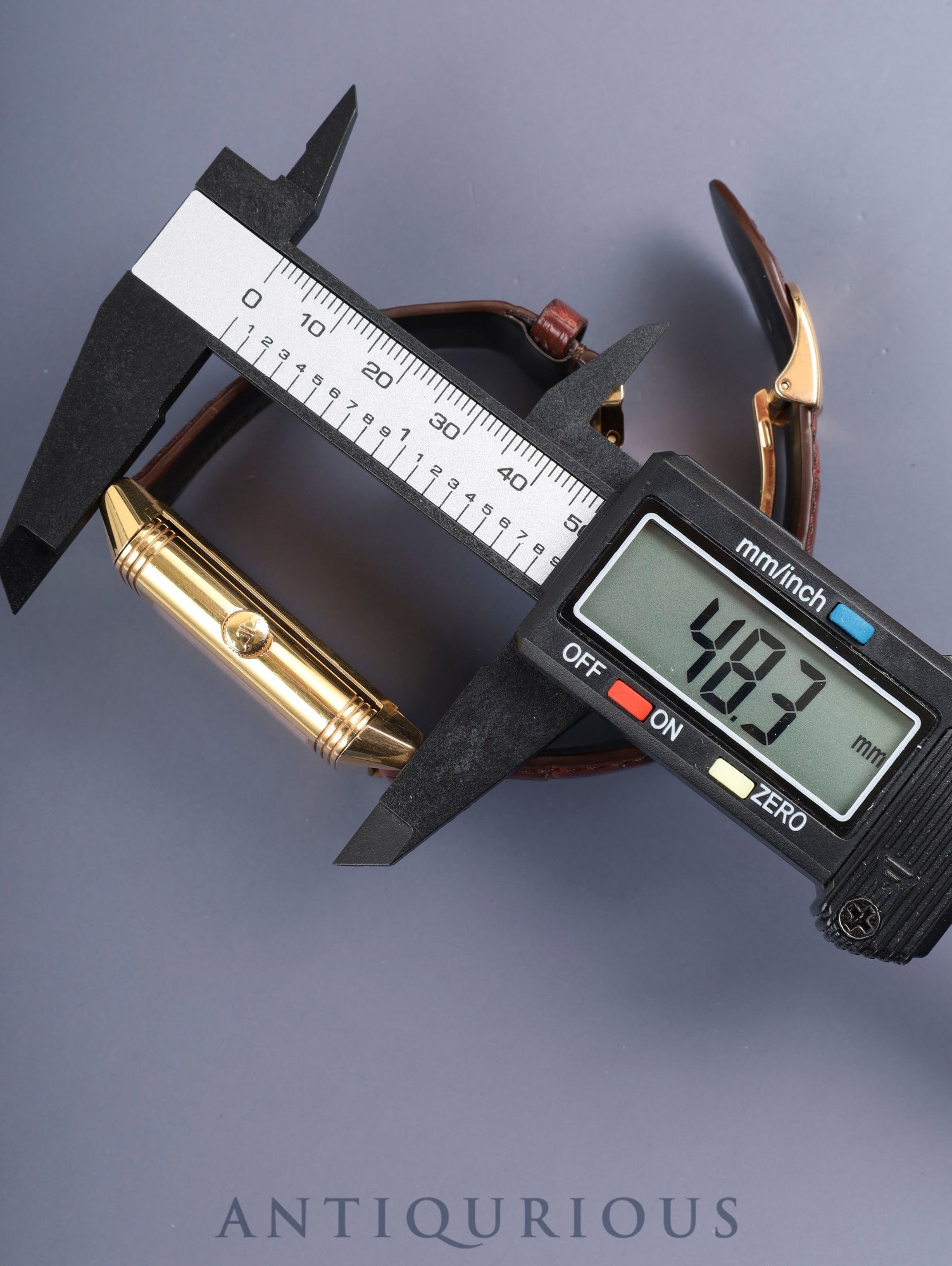 ジャガー・ルクルト グランド レベルソ 273.2.04 / Q3732420 手巻き Cal.976 750PG JEAN ROUSSEAU社革ベルト 純正バックル（750PG）シルバーアラビア文字盤 箱 冊子 保証書 タグ オーバーホール済み