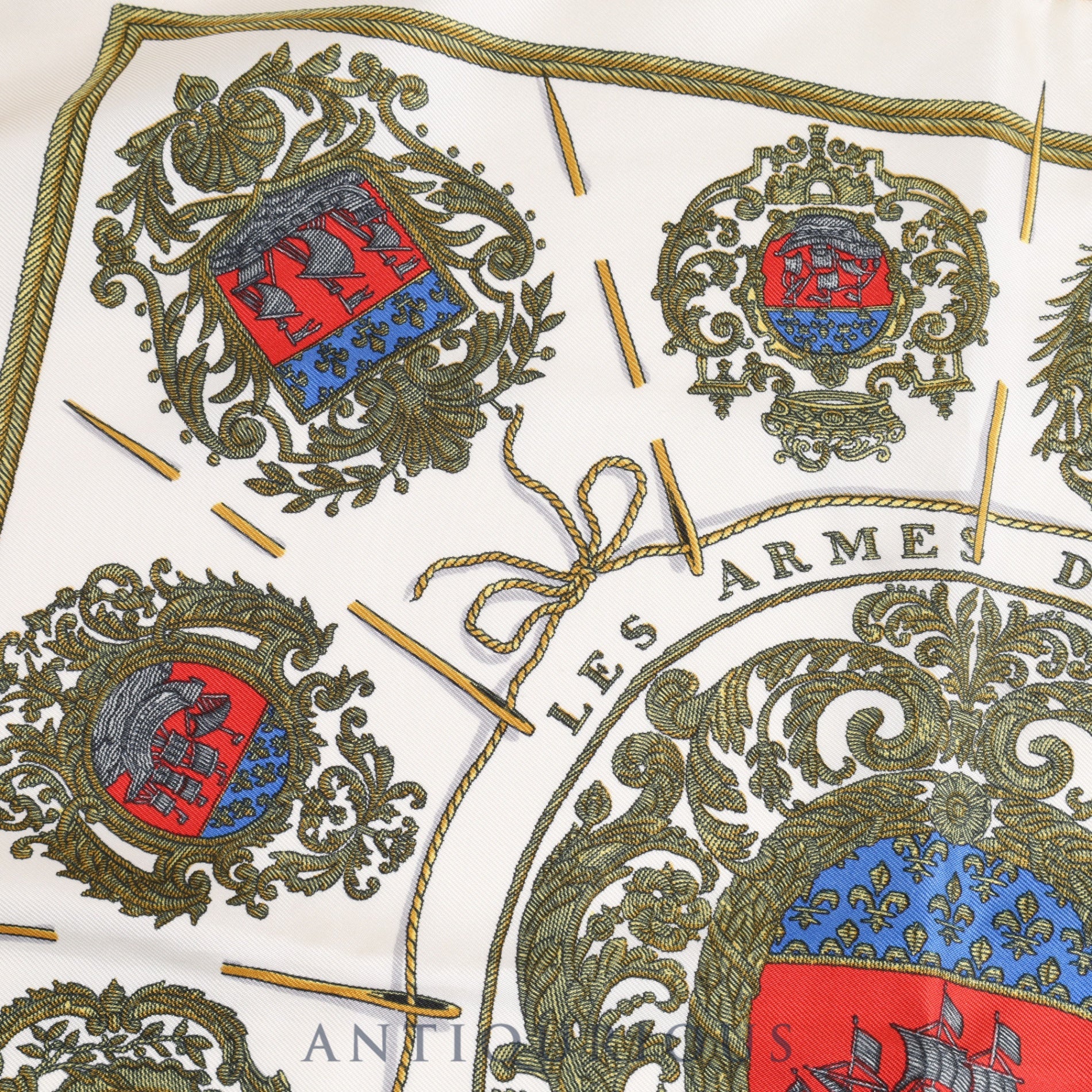 Hermes scarf Carré 45 Paris coat of arms A weapon that will never sink, even if it floats 100% SILK