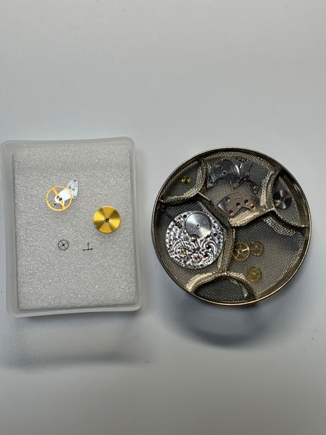 ロレックス チェリーニ 3805 手巻き Cal.1600 750YG 革 純正ピンバックル（GP）ホワイトローマン文字盤（SWISS表記 / 経年変化） 26番台（1968年）オーバーホール済み