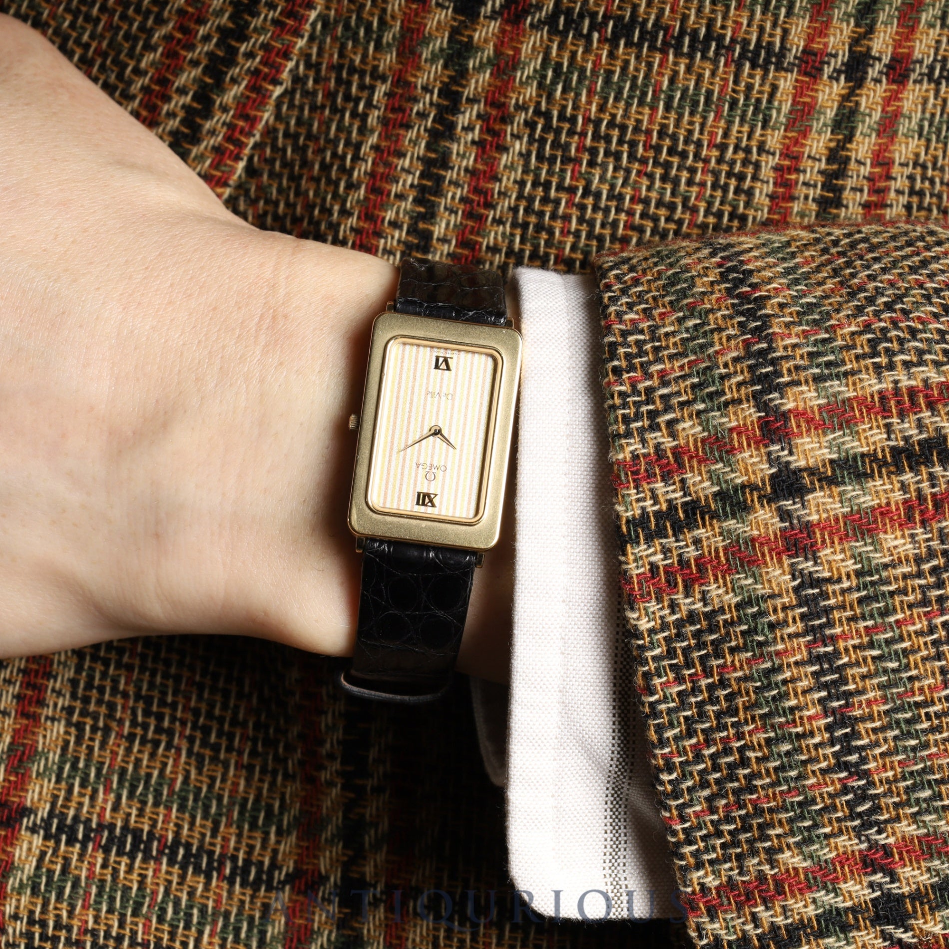 オメガ デ・ヴィル 195.0051 クォーツ Cal.1455 GP 革 社外尾錠（GP）ゴールドストライプ文字盤 オーバーホール済み