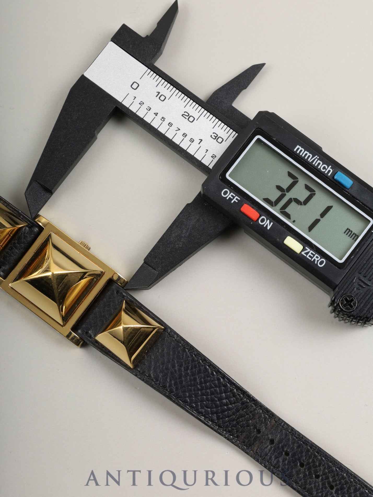 エルメス メドール 11.01 クォーツ Cal.976.001 GP 純正革ベルト（◯Y刻印：1995年） 純正ピンバックル（GP） ホワイト文字盤 箱 冊子 タグ 保証書（1995年）オーバーホール済み