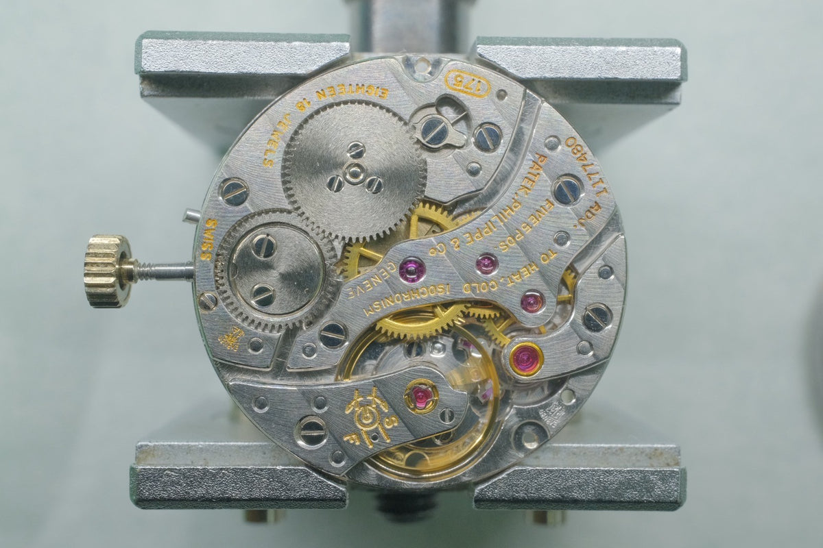 パテック・フィリップ ゴールデンエリプス 3577/1 手巻き Cal.175 750WG 750WG ブルー文字盤（σ・SWISS・σ表記）保証書ケース 冊子 保証書（1976年） 修理保証書（1988年） 原産地証明書兼保証書 オーバーホール済み