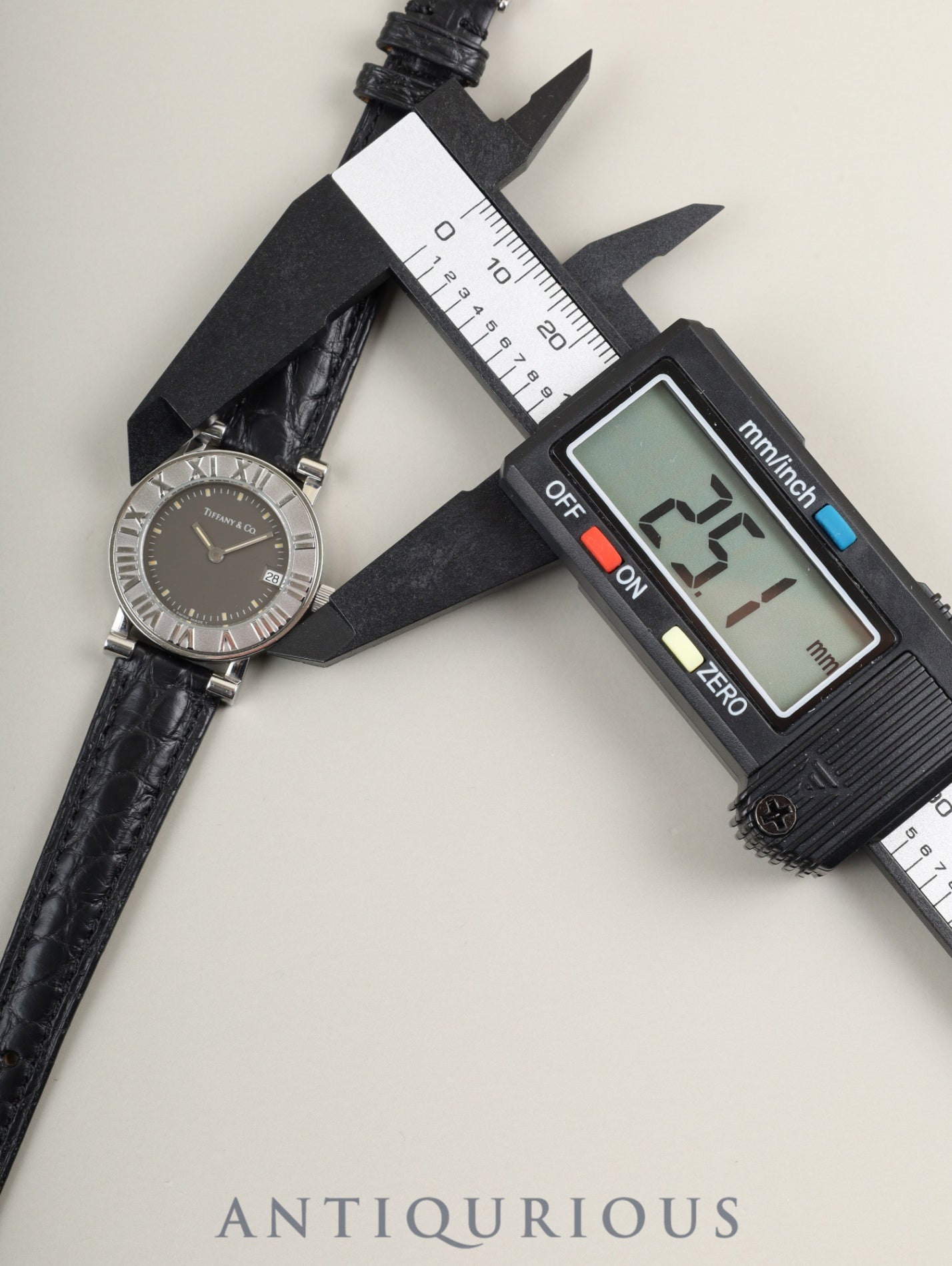 ティファニー アトラス 820.1008 クォーツ Cal.256.041 SS 革 純正バックル（SS） グレー文字盤 箱 冊子 保証書 オーバーホール済み
