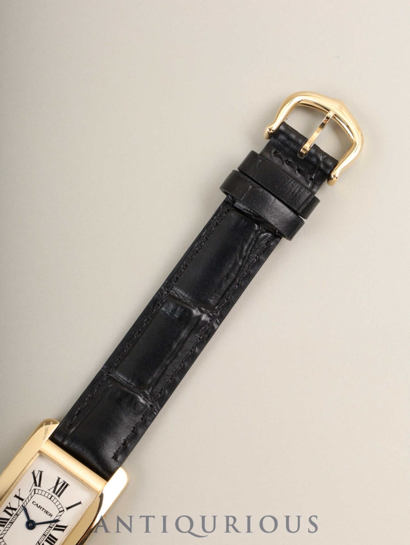 カルティエ タンクアメリカン SM W2601556 / 1710  クォーツ Cal.157 750YG 革 純正ピンバックル（750YG）ホワイトローマン文字盤（SWISS表記） 箱 冊子 保証書（1999年）カルティエブティックにてコンプリートサービス歴（日付記載無し）オーバーホール済み