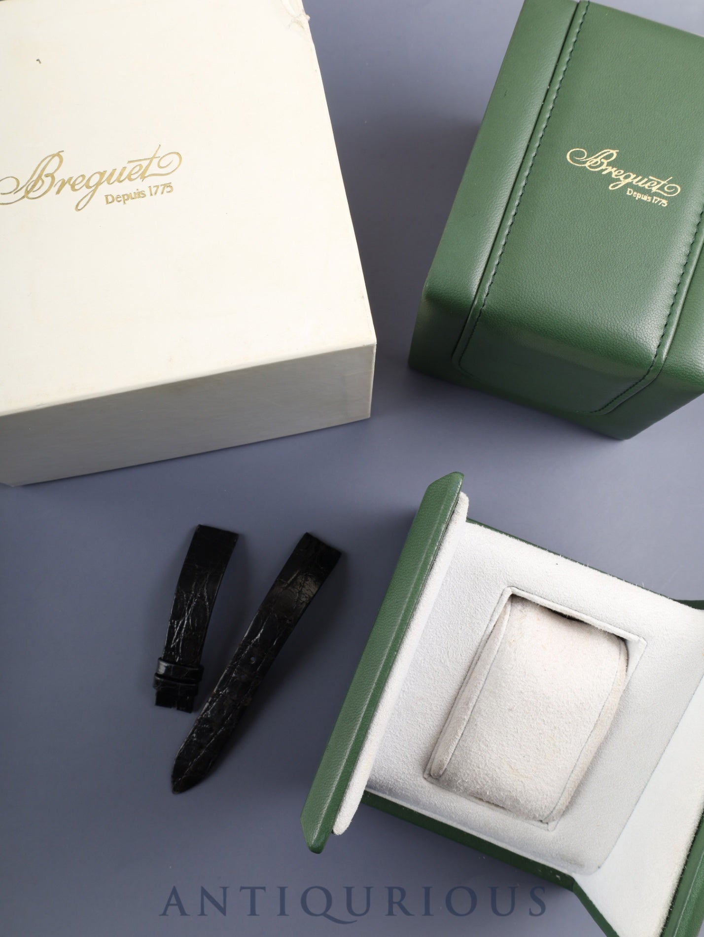 Breguet Crackle Moonphase 3280BB, manual winding, Cal. 818/4, 750WG, leather strap, original pin buckle (750WG), silver Roman numeral dial, box, recently overhauled.