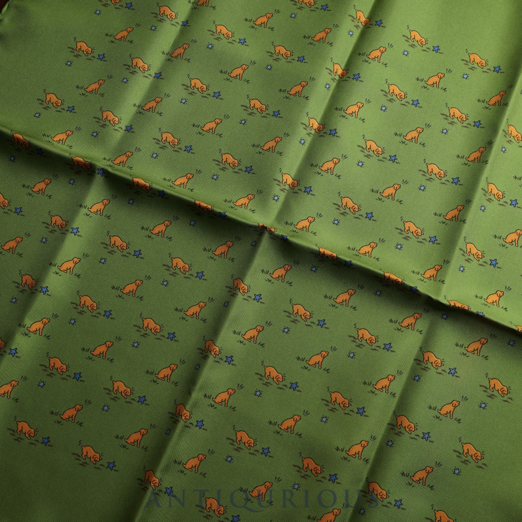 エルメス スカーフ カレ45 総柄 犬 グリーン SILK100%