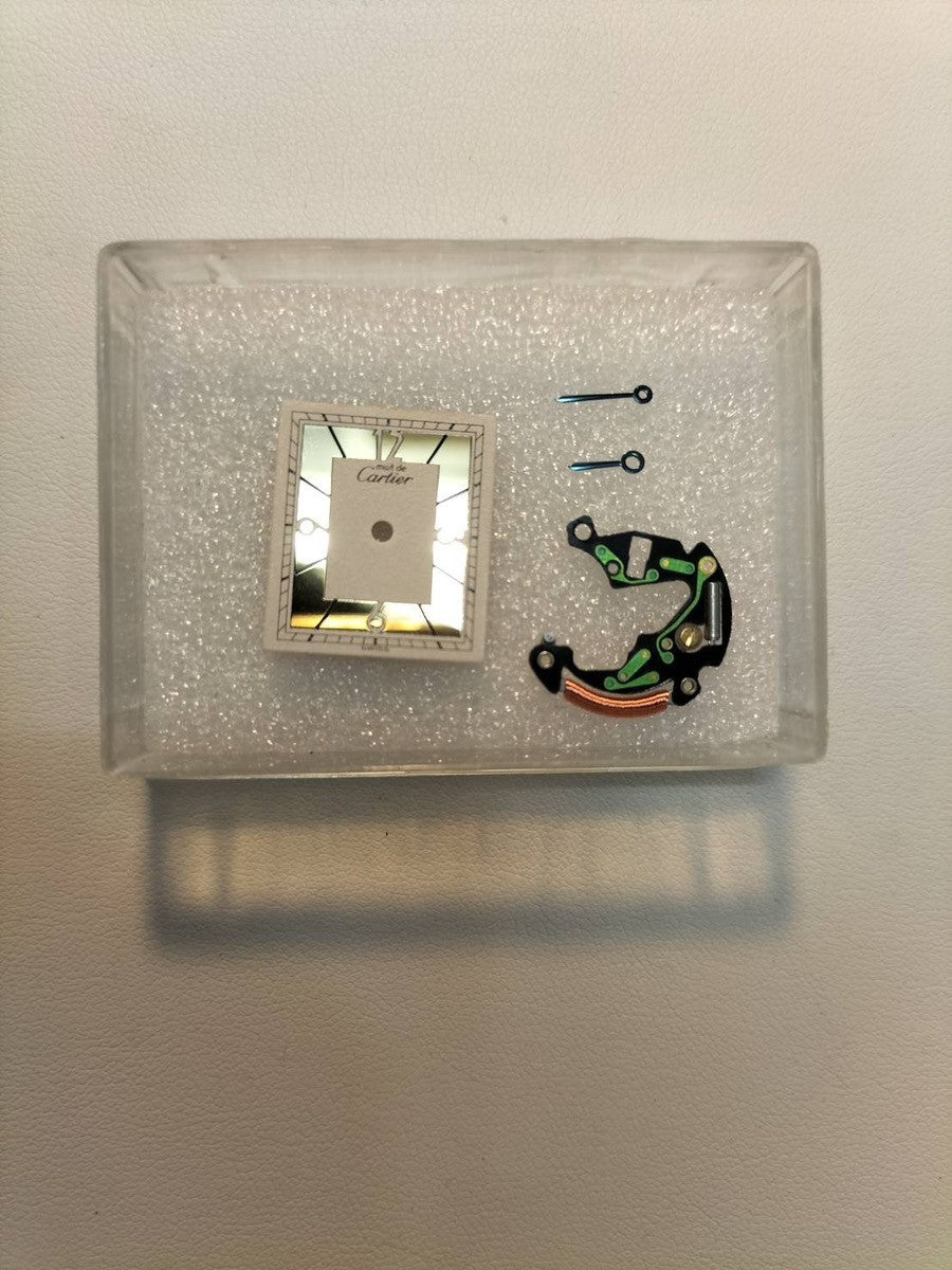 【カルティエ マストタンク 限定500本モデル LM＆SM 2本セット】 LM: 1615 クォーツ Cal.90 SV925 革 純正Dバックル（GP）ゴールドセクター文字盤（SWISS表記）箱（共通）冊子 保証書（1997年 / 個人名記載）オーバーホール済み  /  SM: 1613 クォーツ SV925 革 純正Dバックル（GP）ゴールドセクター文字盤（SWISS MADE表記）箱（共通）冊子 保証書（1997年 / 個人名記載）カルティエブティックにてコンプリートサービス（フルメンテナンス）済み