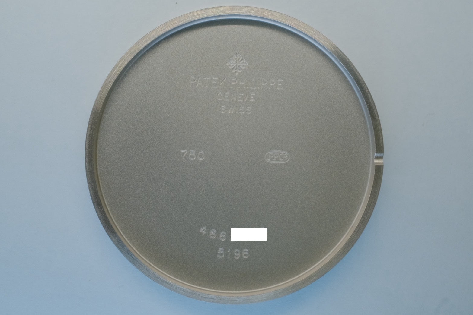 パテック・フィリップ カラトラバ 5196Gー001 手巻き Cal.215PS 750 純正革ベルト 純正尾錠（750）シルバー文字盤 ケース 冊子 保証書（2015年）オーバーホール済み