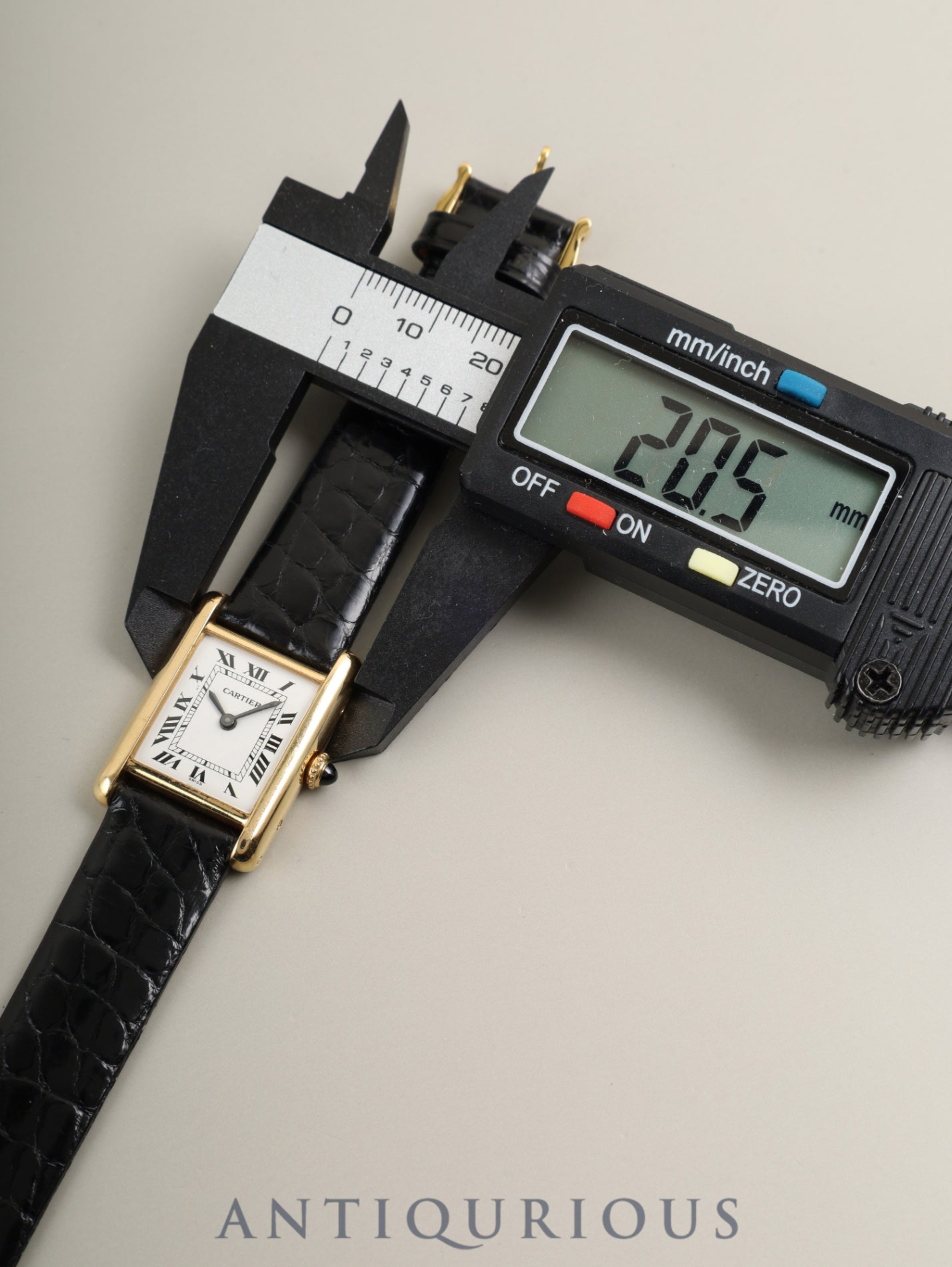 カルティエ タンクルイカルティエ SM 78087 手巻き Cal.ETA2512 750YG 革 純正ピンバックル（GP）ホワイトローマン文字盤（SWISS表記 ）保証書（1984年 /個人名記載あり）冊子 オーバーホール済み