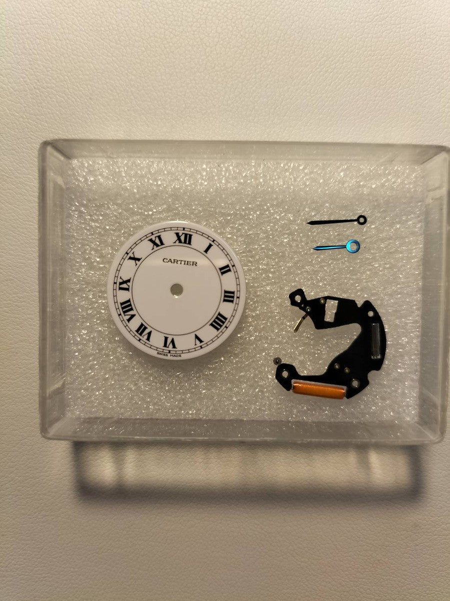 Cartier Vendôme Trinity VLC SM 81004 Quartz Caliber 690 750 with genuine leather strap and genuine buckle (GP). White Roman dial with genuine strap. (Unused) Overhauled.