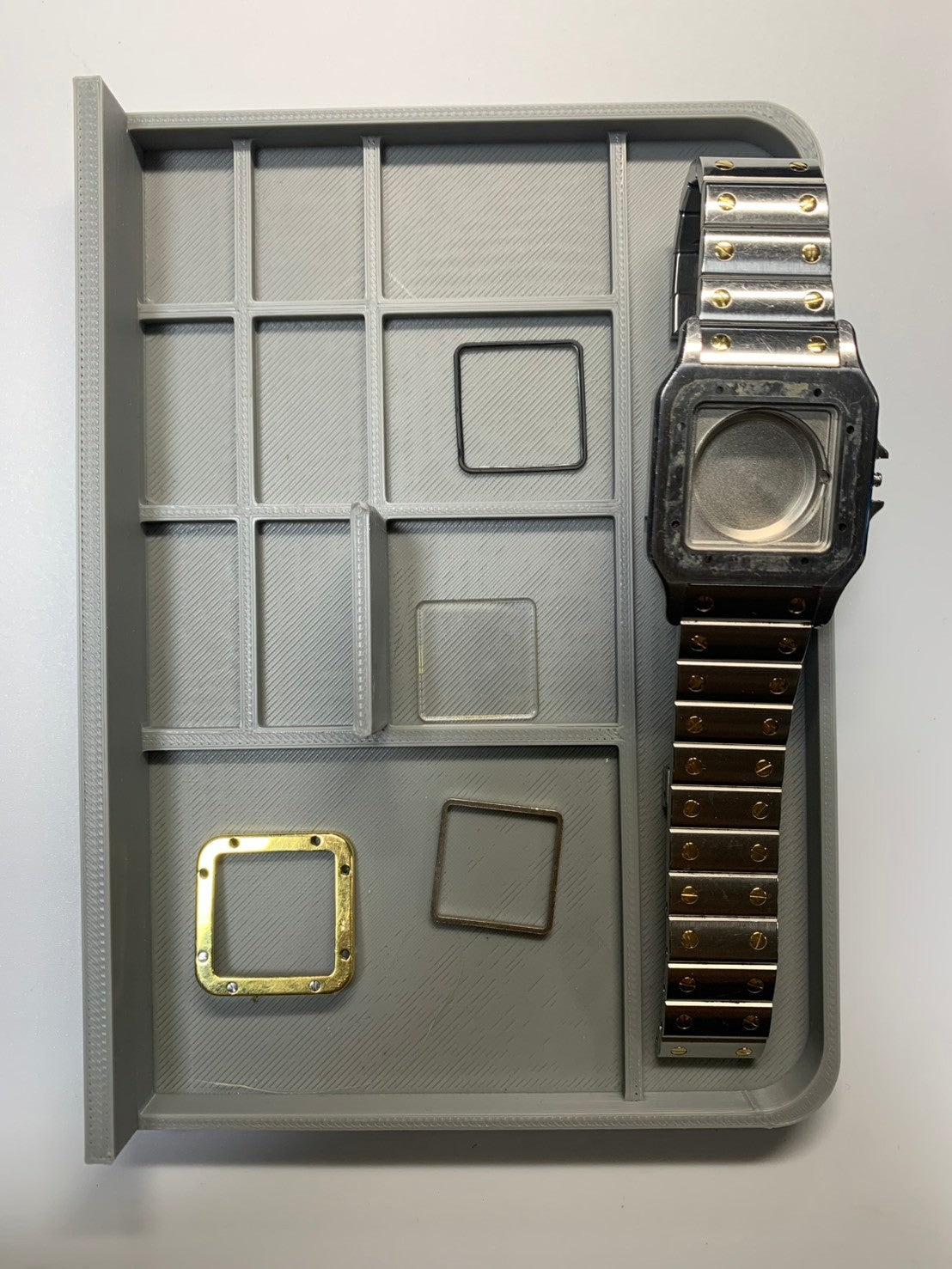 カルティエ サントス カレ LM 2961 自動巻き Cal.ETA2671 SS/YG SS/YG ホワイトローマン文字盤（SWISS表記）箱 冊子 国際永久保証書（1981年 / 個人名記載あり） カルティエ修理明細（2000年）オーバーホール済み