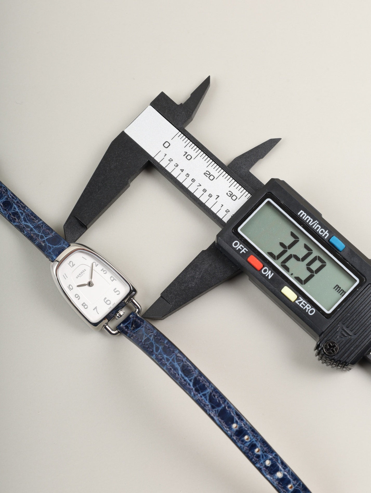 エルメス ギャロップ W053757WW00 / GA1.110 クォーツ SS 純正ベルト 純正尾錠（SS）シルバー文字盤 箱（剥がれあり） 保証書（2021年）冊子 オーバーホール済み