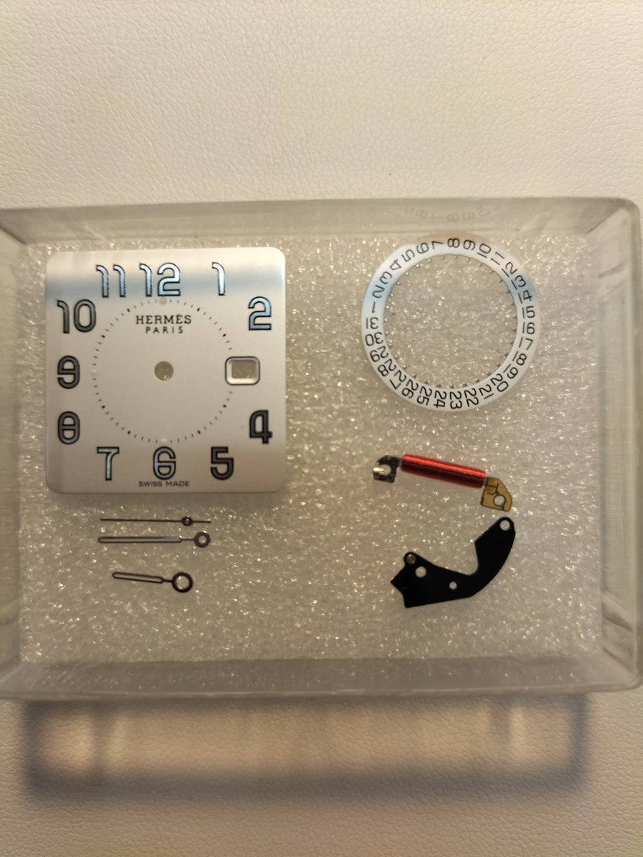 エルメス ケープコッド CC2.710 クォーツ Cal.- SS 純正革ベルト（U刻印：2022年） 純正尾錠（SS） シルバーアラビア文字盤 箱 保証書（2023年）オーバーホール済み