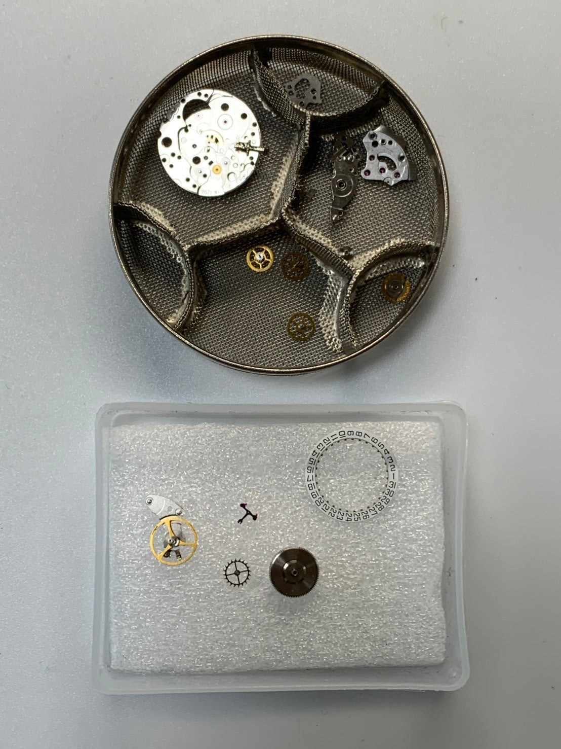 Cartier Santos Carrée LM 45168381 / 2961 Automatic Cal.2671 SS/YG SS/YG Garnet Dial Bordeaux Dial Box, Papers, Booklets (1987 / Named) Overhauled