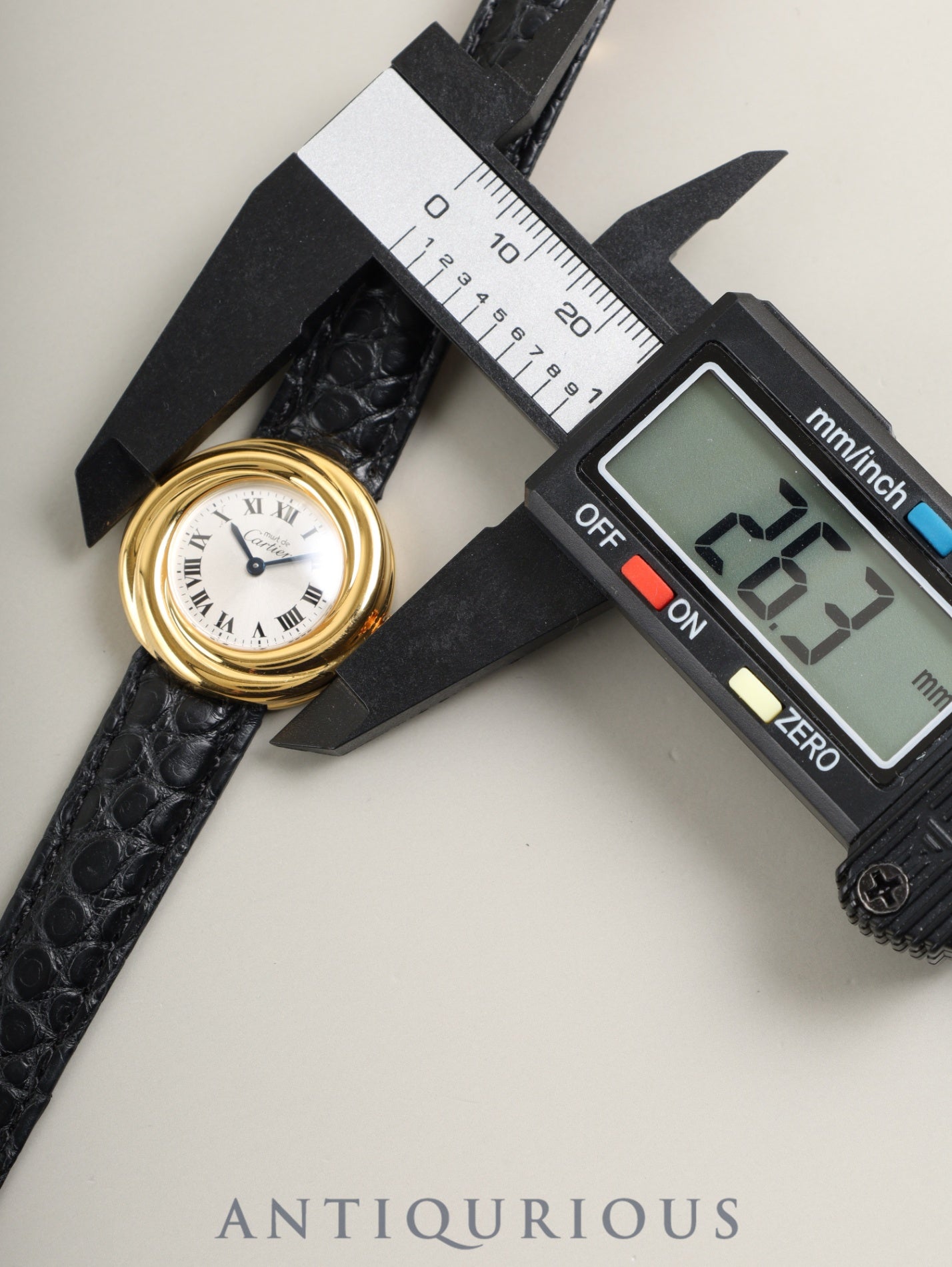 Cartier Must Trinity W1010644 / 2735 Quartz SV925 Leather with original buckle (GP), silver Roman dial, box, warranty (1999), booklets, tag, and original leather strap. Complete service performed at Cartier boutique.