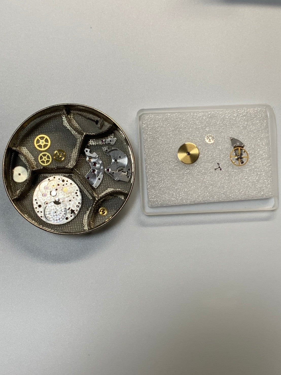 ロレックス チェリーニ 4112-9 手巻き Cal.1601 750WG 革 純正ピンバックル（750WG ）シルバーローマン文字盤 32mm 43番台（1975年） 箱 純正レザーベルト付き オーバーホール済み