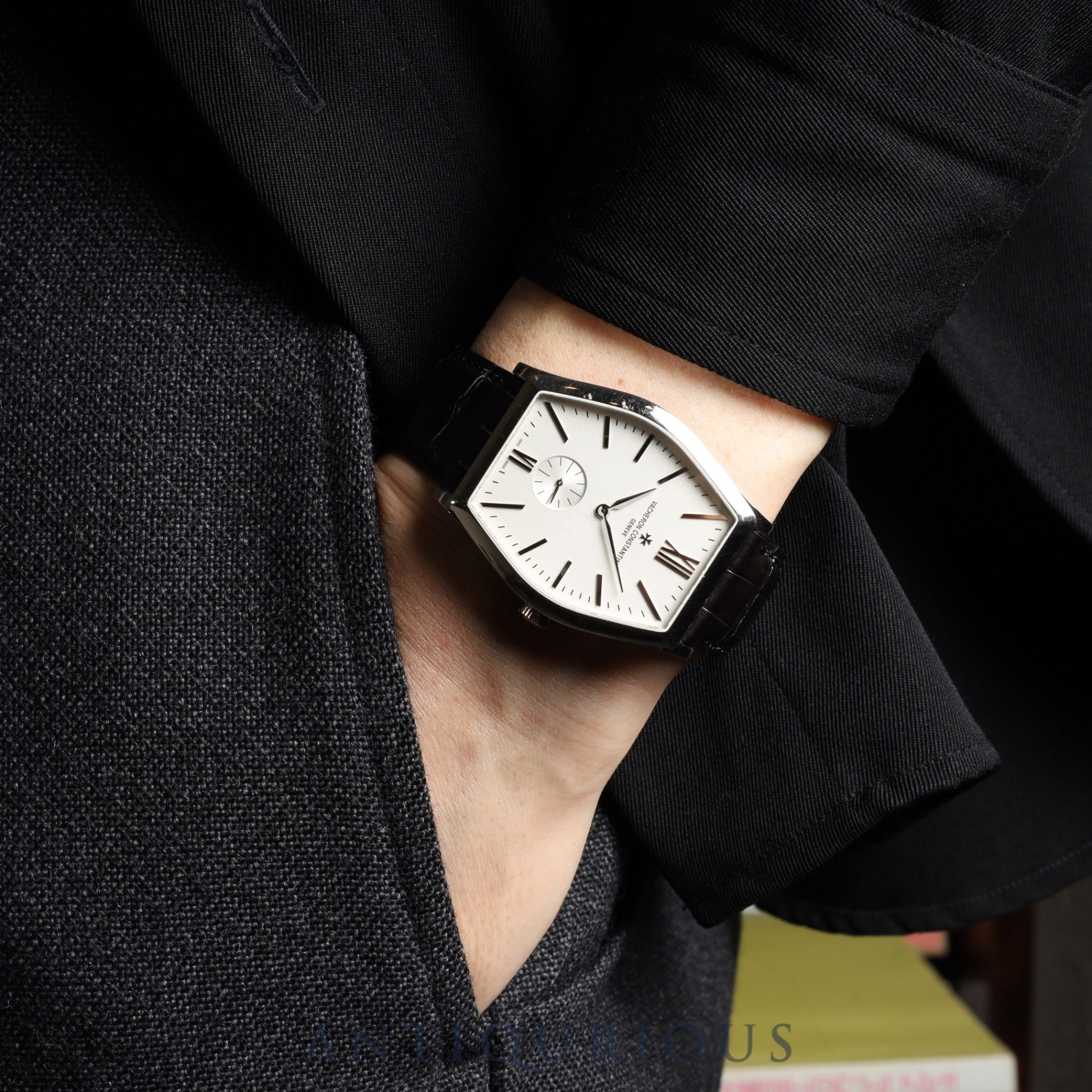 VACHERON CONSTANTIN ブラックボックス付き VACHERON CONSTANTIN Ref.2093 Tonneau Black Dial – TIMEANAGRAM