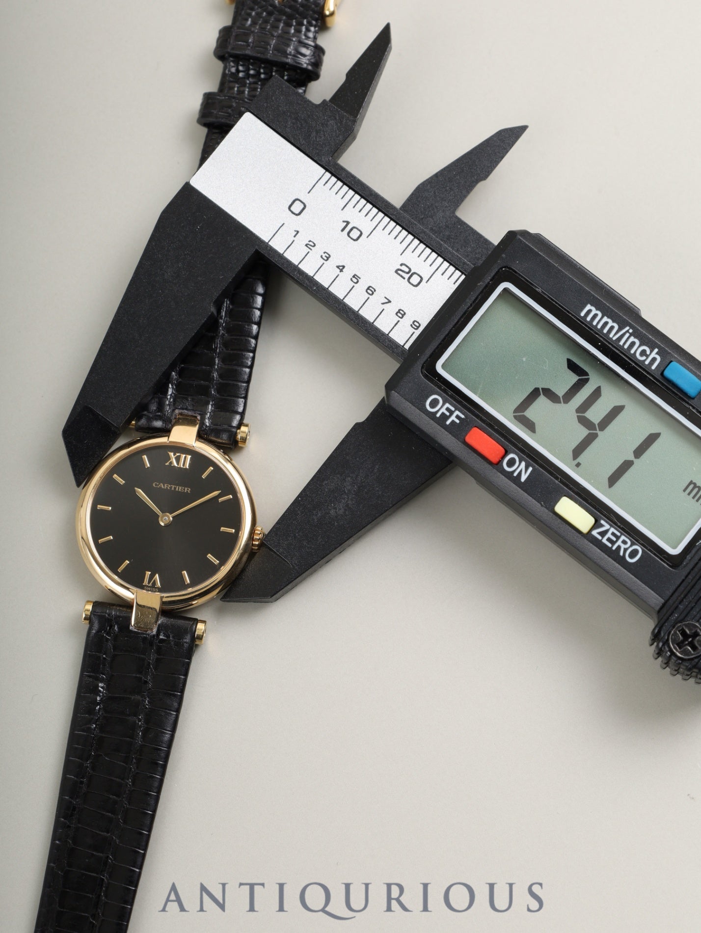 カルティエ ヴァンドーム ルイ カルティエ VLC SM W1523656 / 1273 クォーツ Cal.81 750YG 革 純正ピンバックル（750YG）ブラック2点ローマン文字盤（SWISS表記） オーバーホール済み