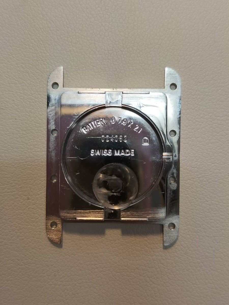 Cartier Must Tank GM (XL) 2414 Quartz Caliber 687 SV925 with genuine leather strap and genuine D-buckle (Stainless steel). Telephone Arabic dial (SWISS MADE inscription). Circa 1999-2003. Overhauled.