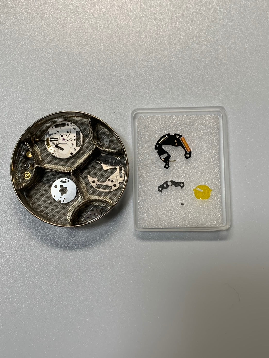 カルティエ ヴァンドーム トリニティ VLC LM 85533553/81003 クォーツ Cal.690 750YG 革 純正ピンバックル（GP） ホワイトローマン文字盤（SWISS MADE表記）  オーバーホール済み