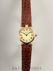 Cartier Must Vendôme VLC SM 590004 Quartz Caliber 90 SV925 with genuine leather strap and genuine buckle (GP). Ivory Roman dial, booklet, warranty card (1990). Overhauled.
