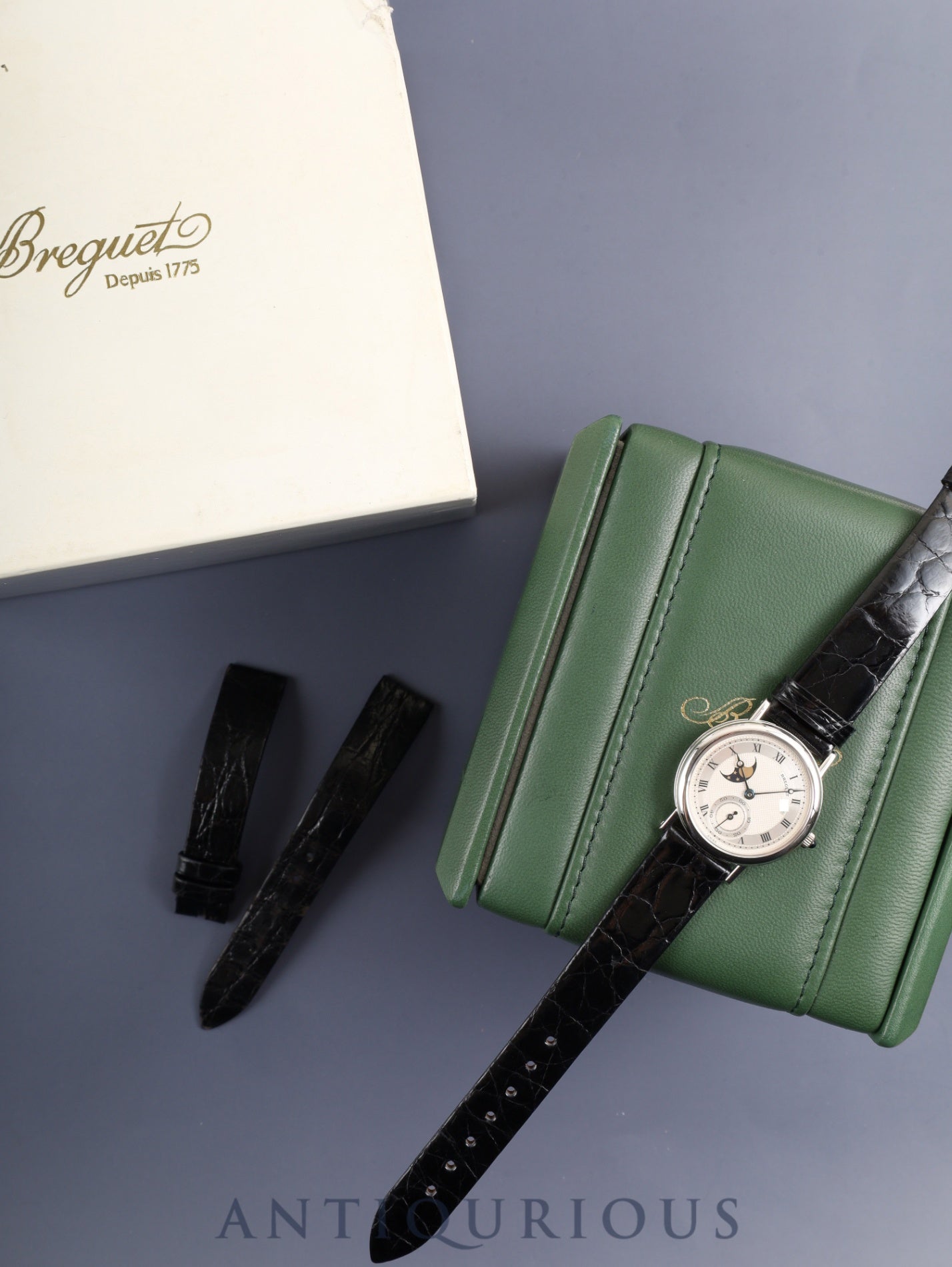 Breguet Crackle Moonphase 3280BB, manual winding, Cal. 818/4, 750WG, leather strap, original pin buckle (750WG), silver Roman numeral dial, box, recently overhauled.