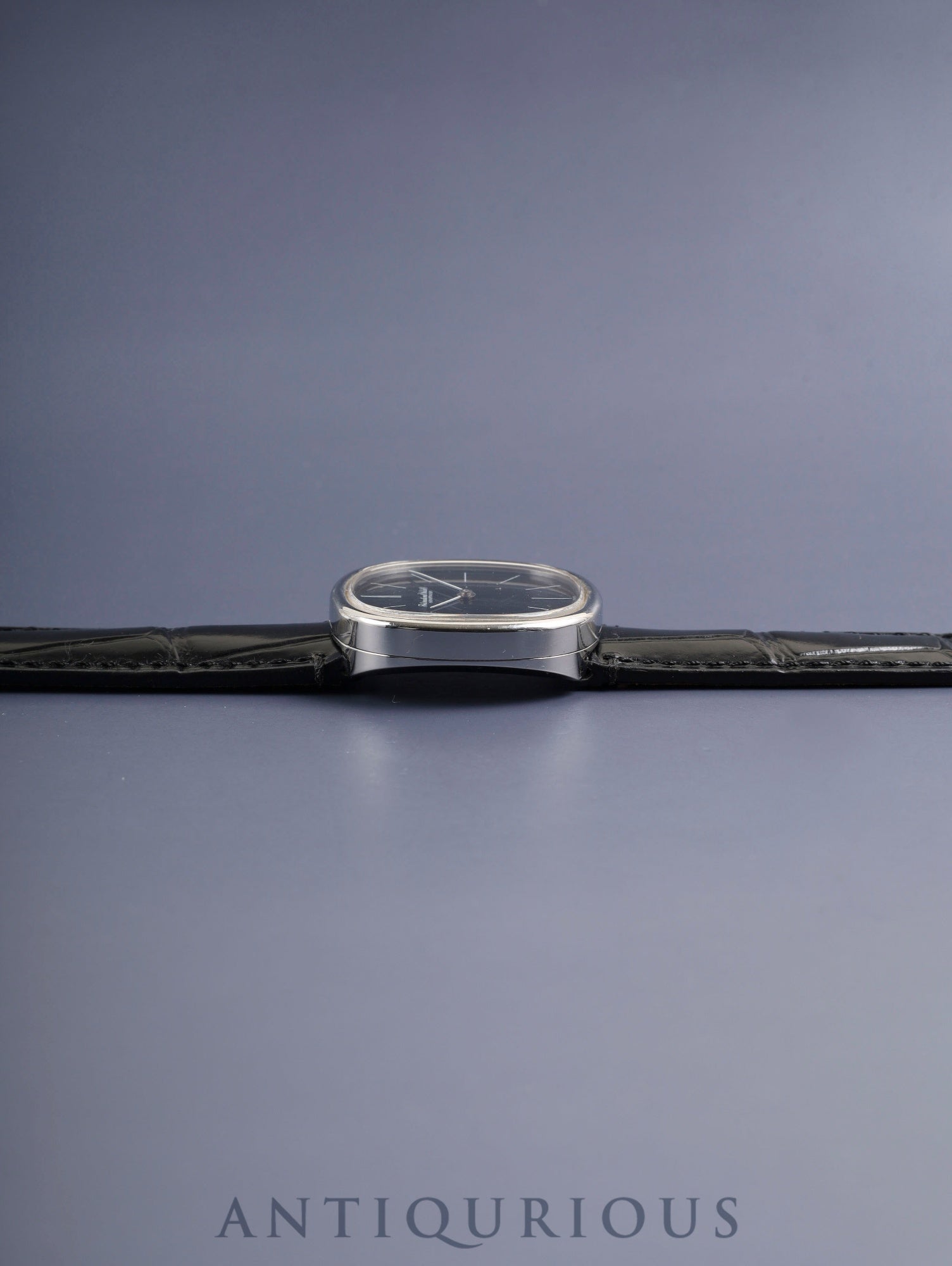 IWCオールドインター 2584 手巻き SS 革 純正ピンバックル（SS）ブラック文字盤 (SWISS表記）純正レザーベルト付き オーバーホール済み アイダブリュシー