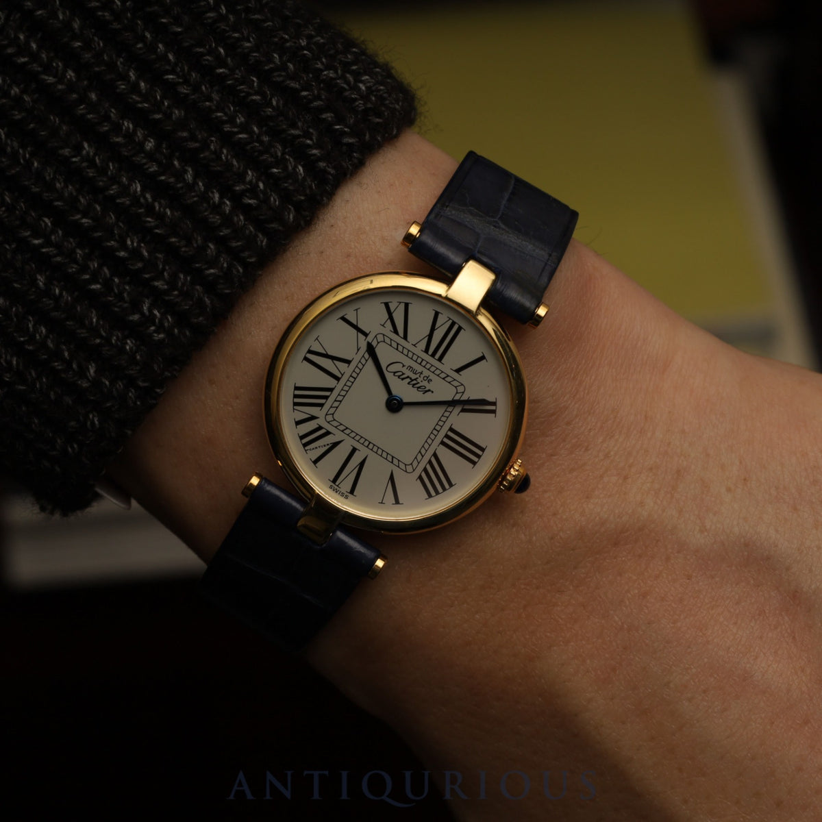 Cartier Must Vendôme VLC LM W1005454 / 590003 Quartz Caliber - SV925 Leather Watch with Genuine Pin Buckle (GP) Opalescent Dial Completely Serviced at a Cartier Boutique